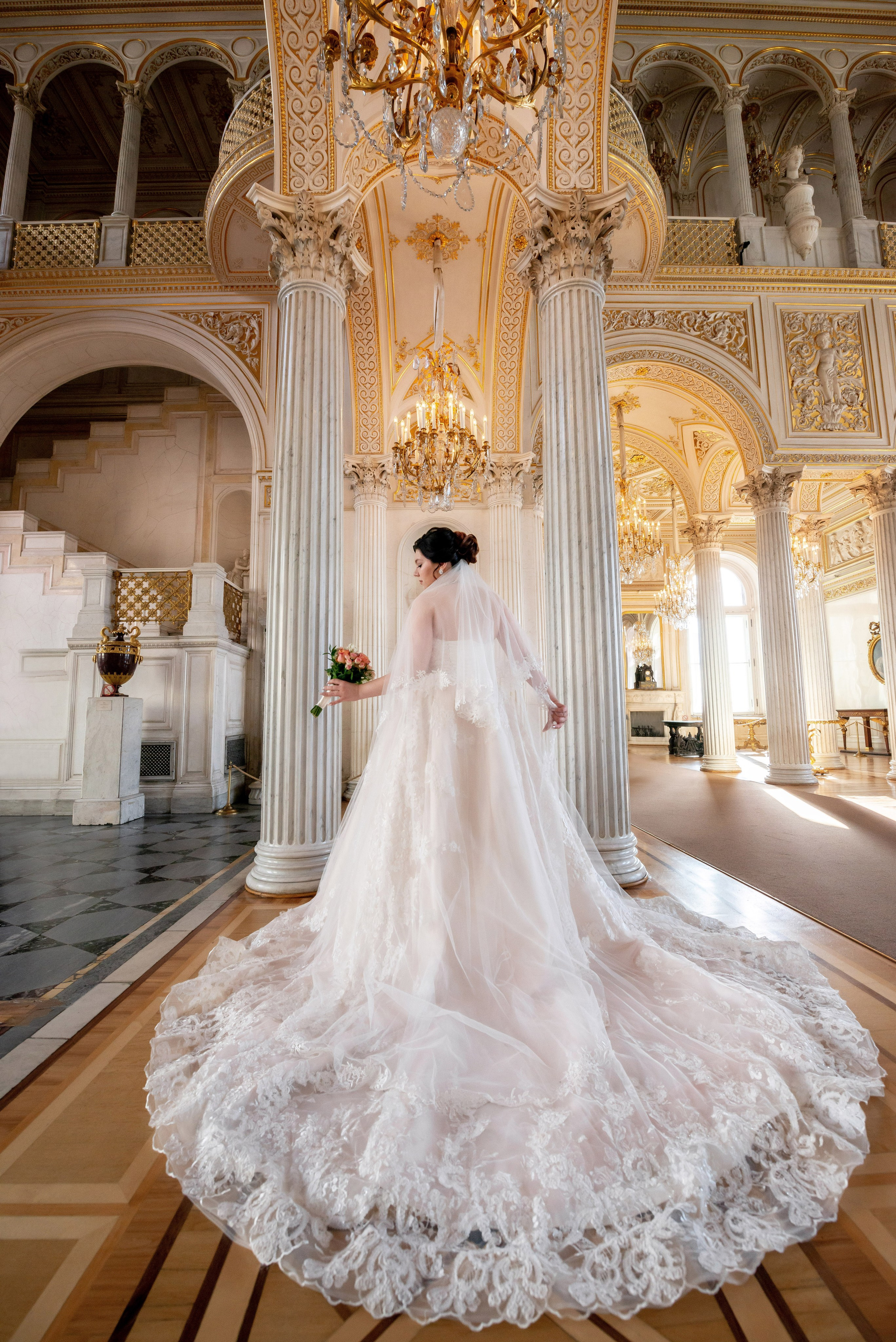 Самая красивая свадебная фотосессия в Эрмитаже. Лучшие свадебные фотографии в Эрмитажа. Портретный, семейный и свадебный фотограф в Санкт-Петербурге и в Пушкине Ширяев Денис