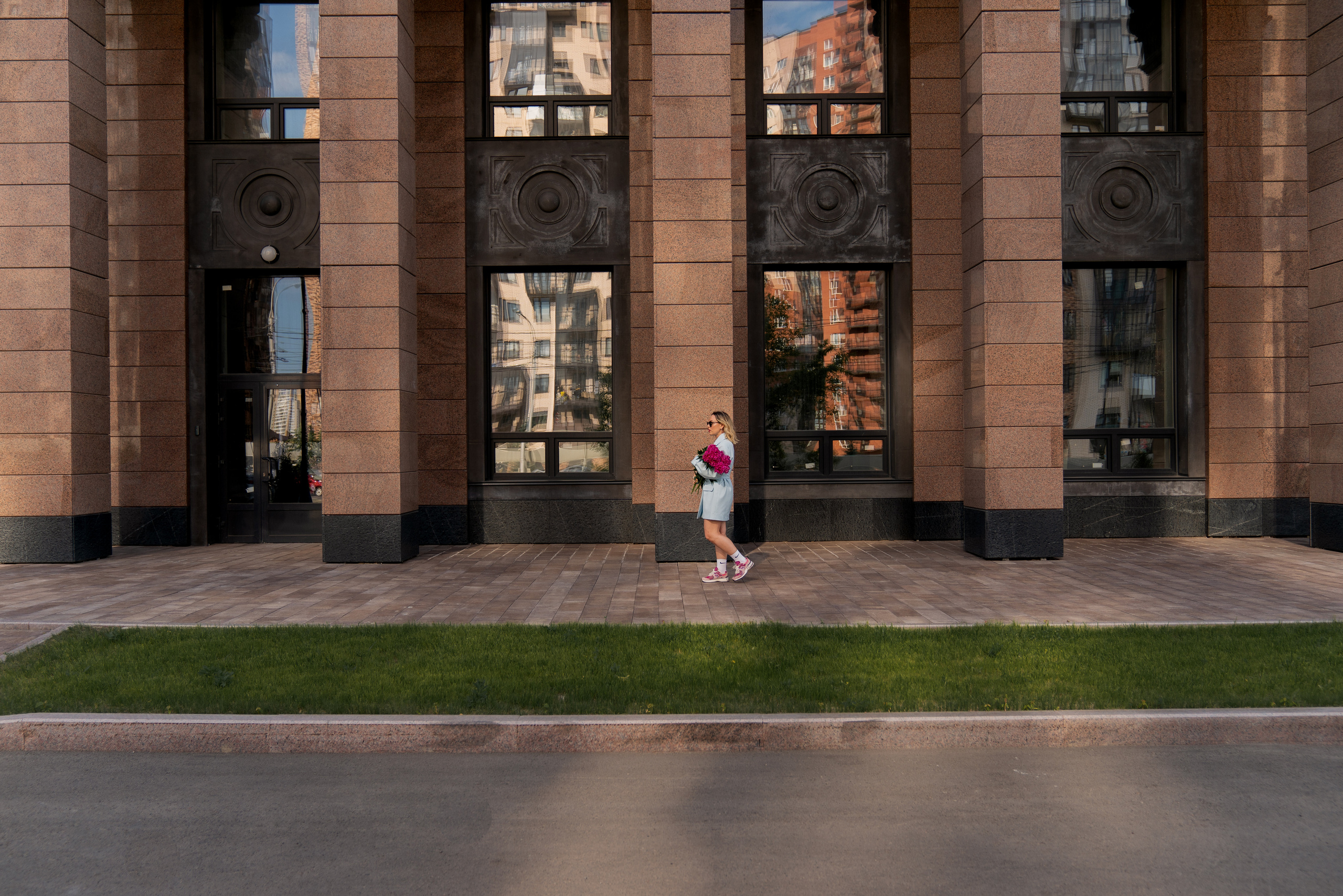 Татьяна и пионы. Семейный, детский фотограф в Красноярске Анна Хлябич