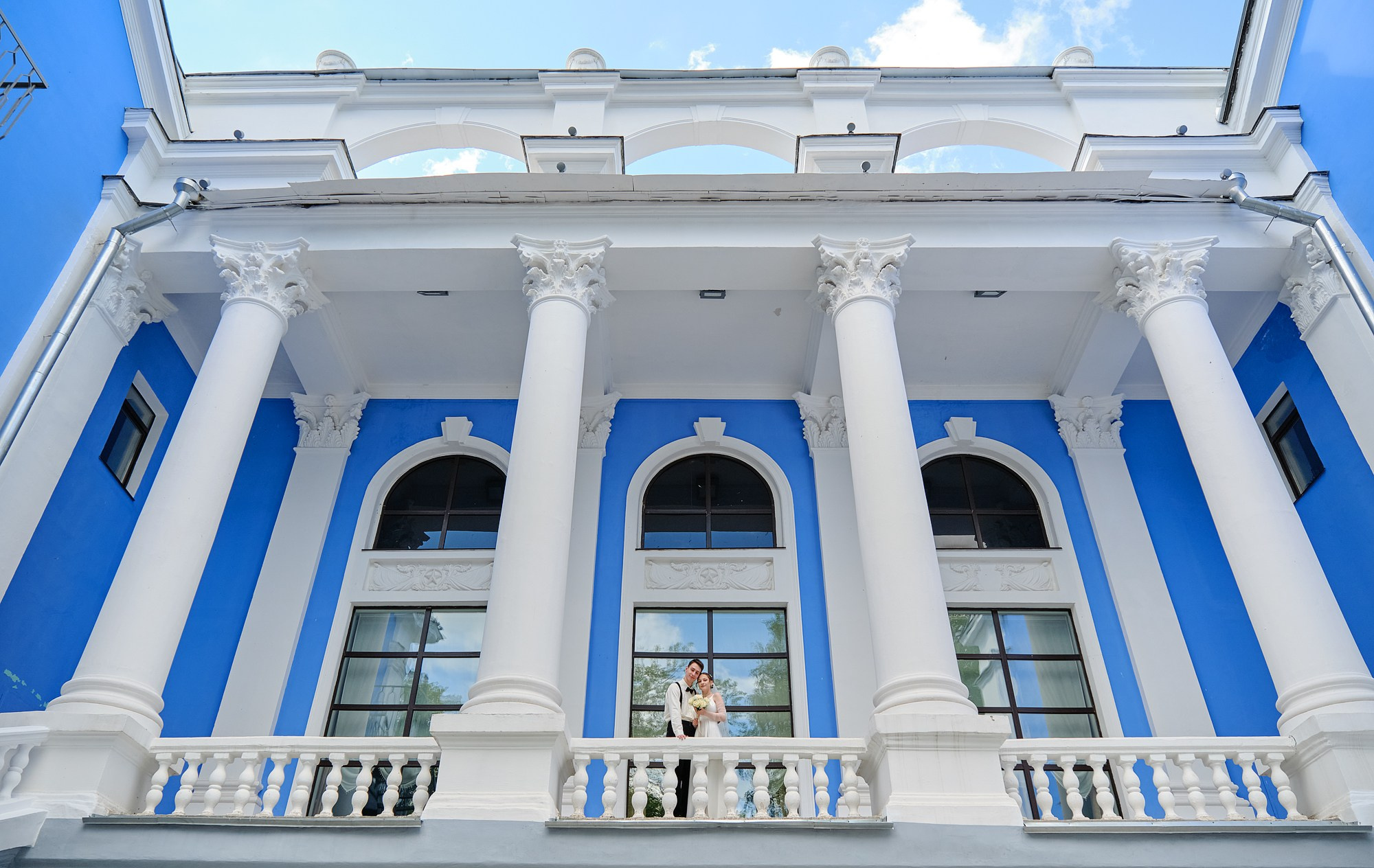 Летняя свадебная фотосессия на территории КЦ «Россия» для Полины и Кирилла