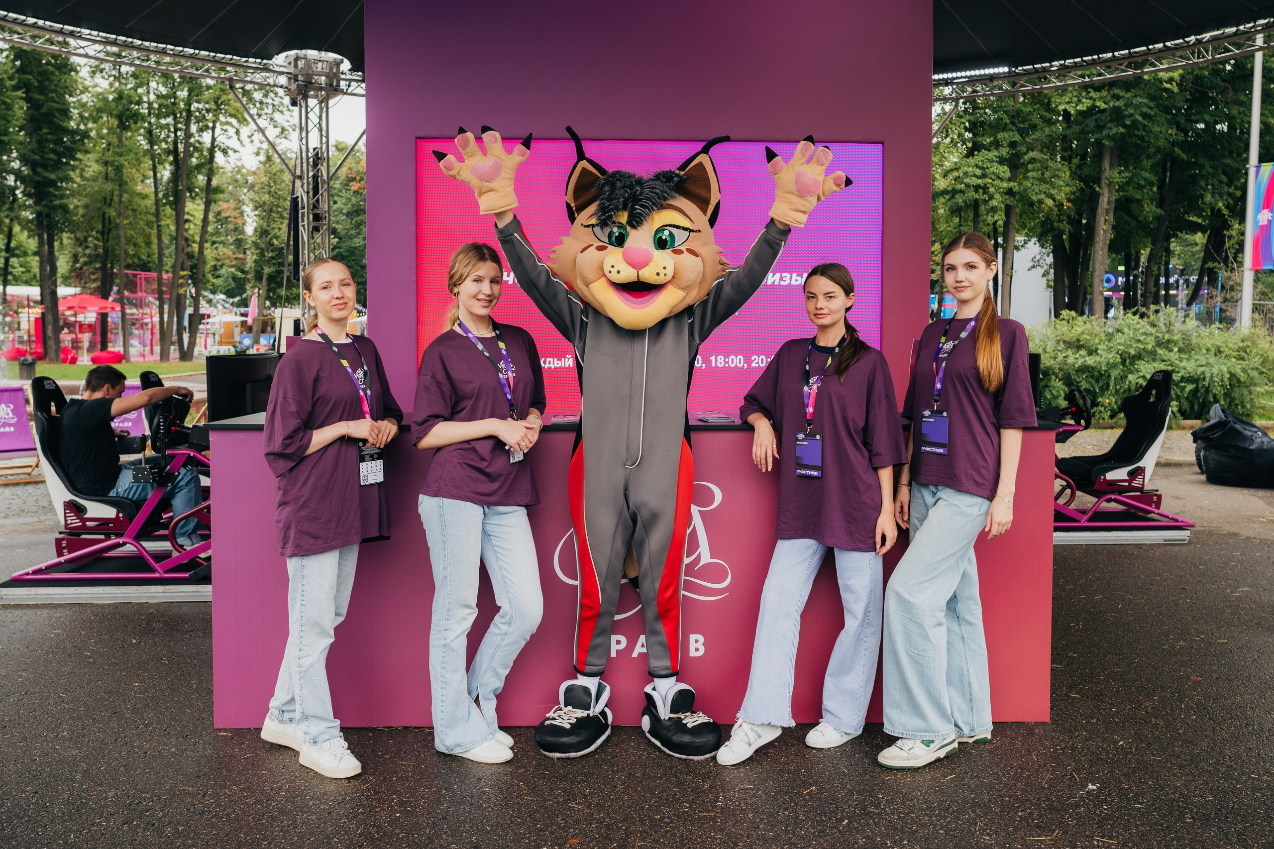 Стенд Igora Drive на фестивале VK Fest 2025. Ilya Foxy — автомобильный фотограф