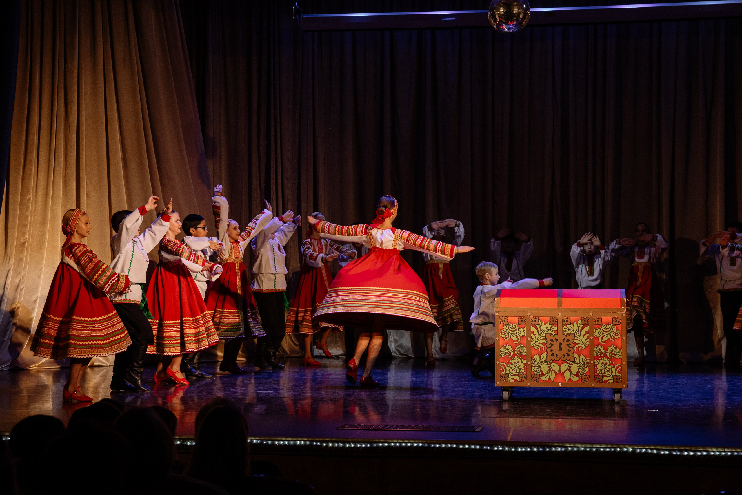 Сибирские узоры ДК Ефремова. Фотограф Юлия Мальцева