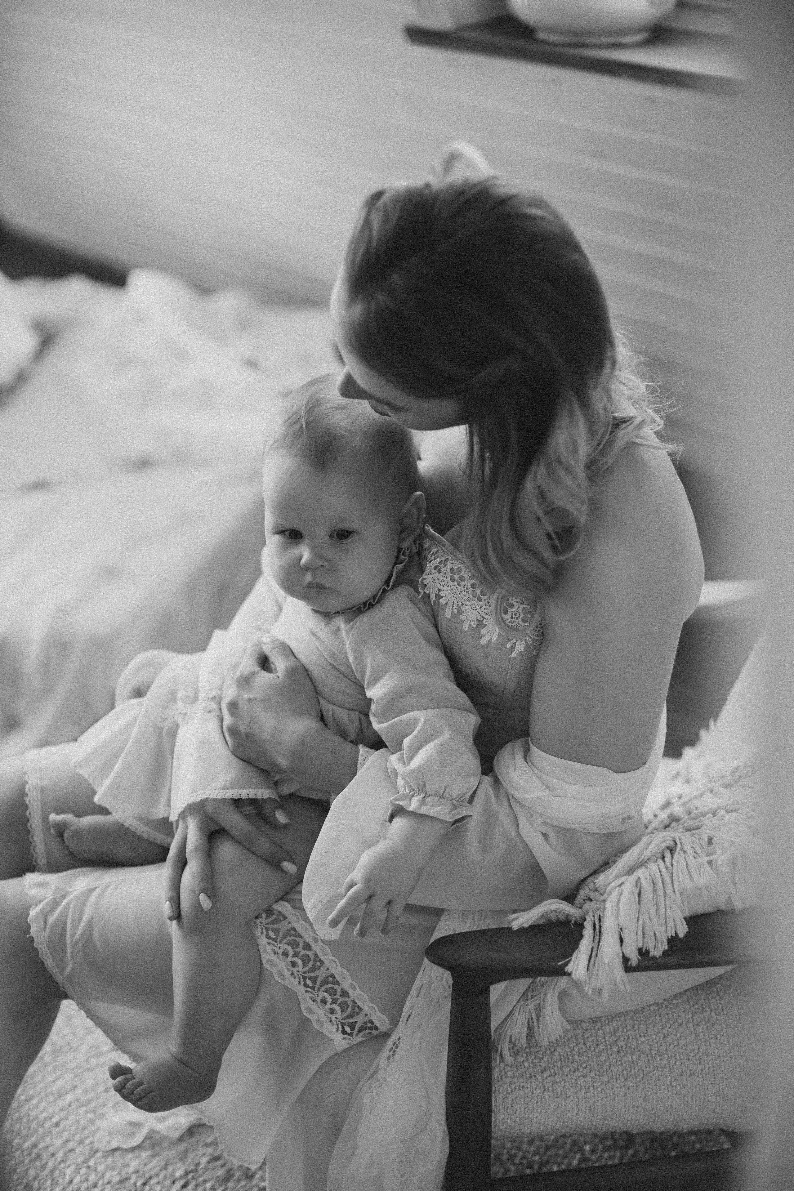 Алиса с мамой Кристиной в нежной семейной фотосессии в Домике Элли г. Пушкино. Семейный и детский фотограф в Сергиев Посаде, Хотьково Якимчук Любовь