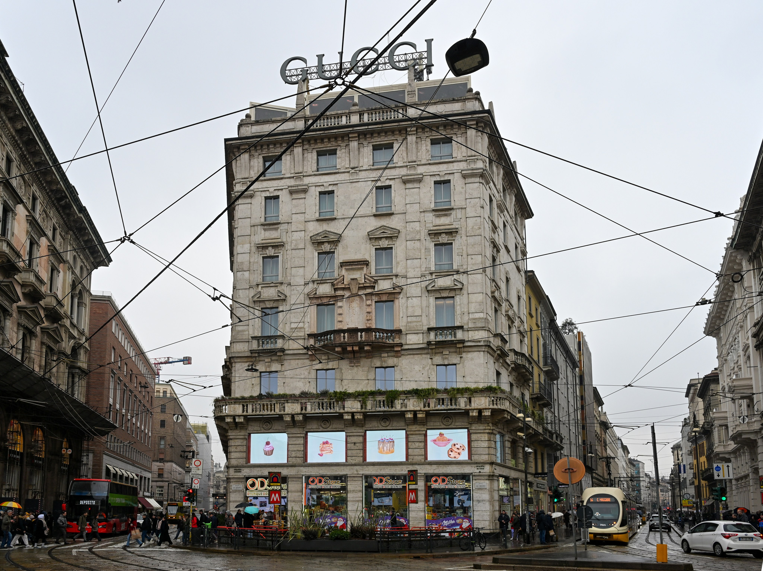 Milano: Navigli, City, Trams. Фотограф Минск