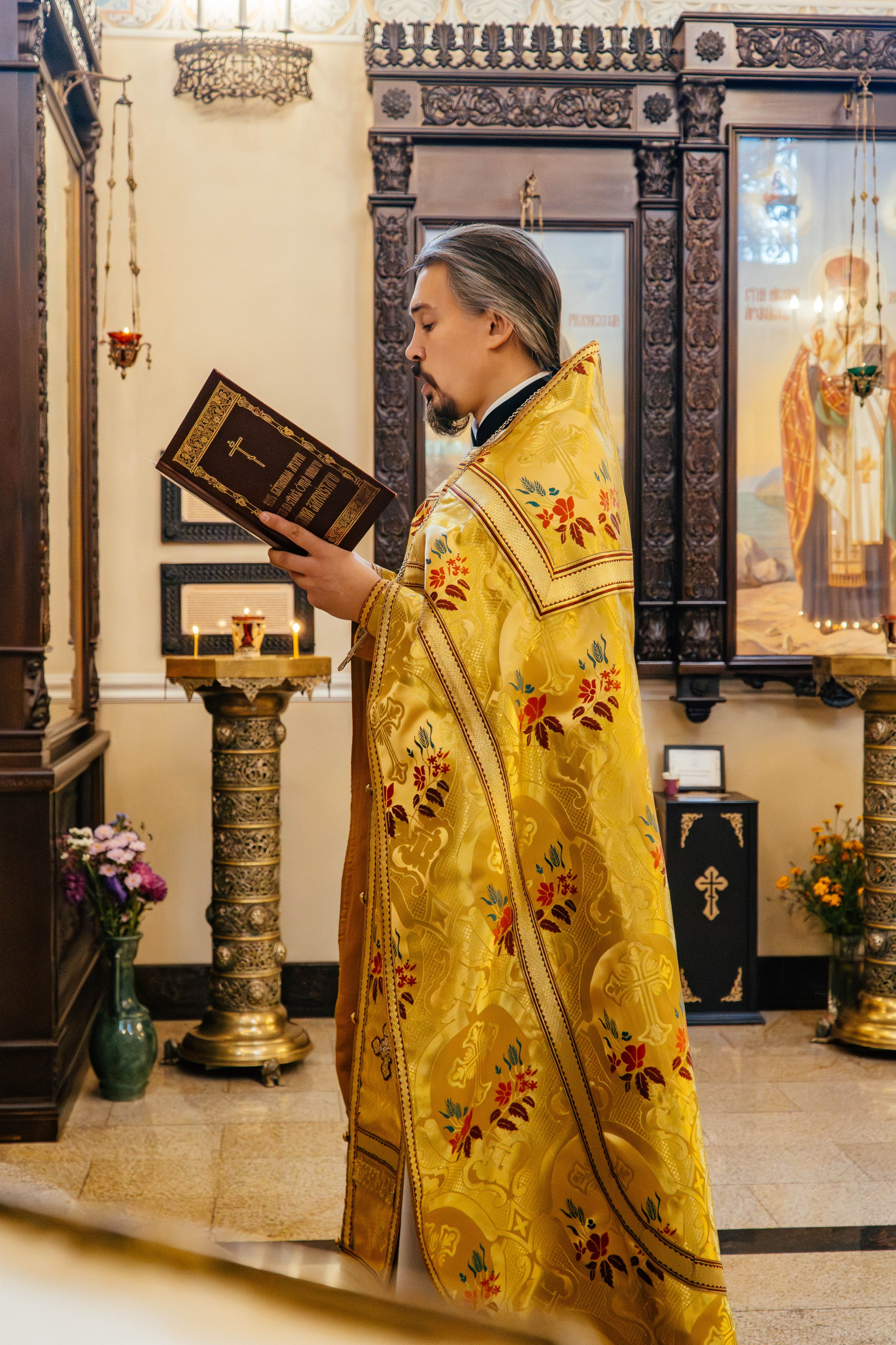 Литургия в храме блж. Ксении Петербургской д. Слобода. Фотограф Москва Валерия Веденина