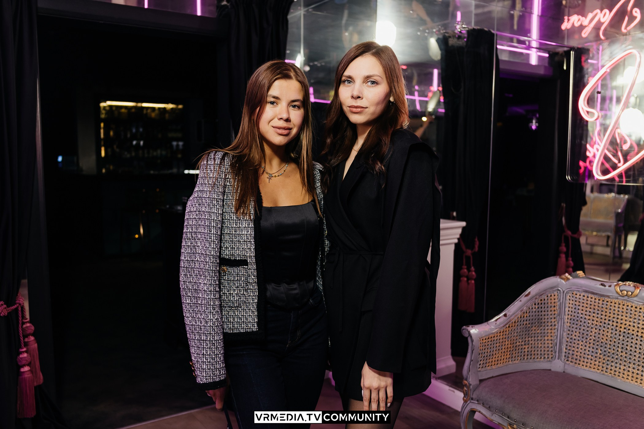 Караоке-бар «Volna»: Музыкальный трамплин в лето