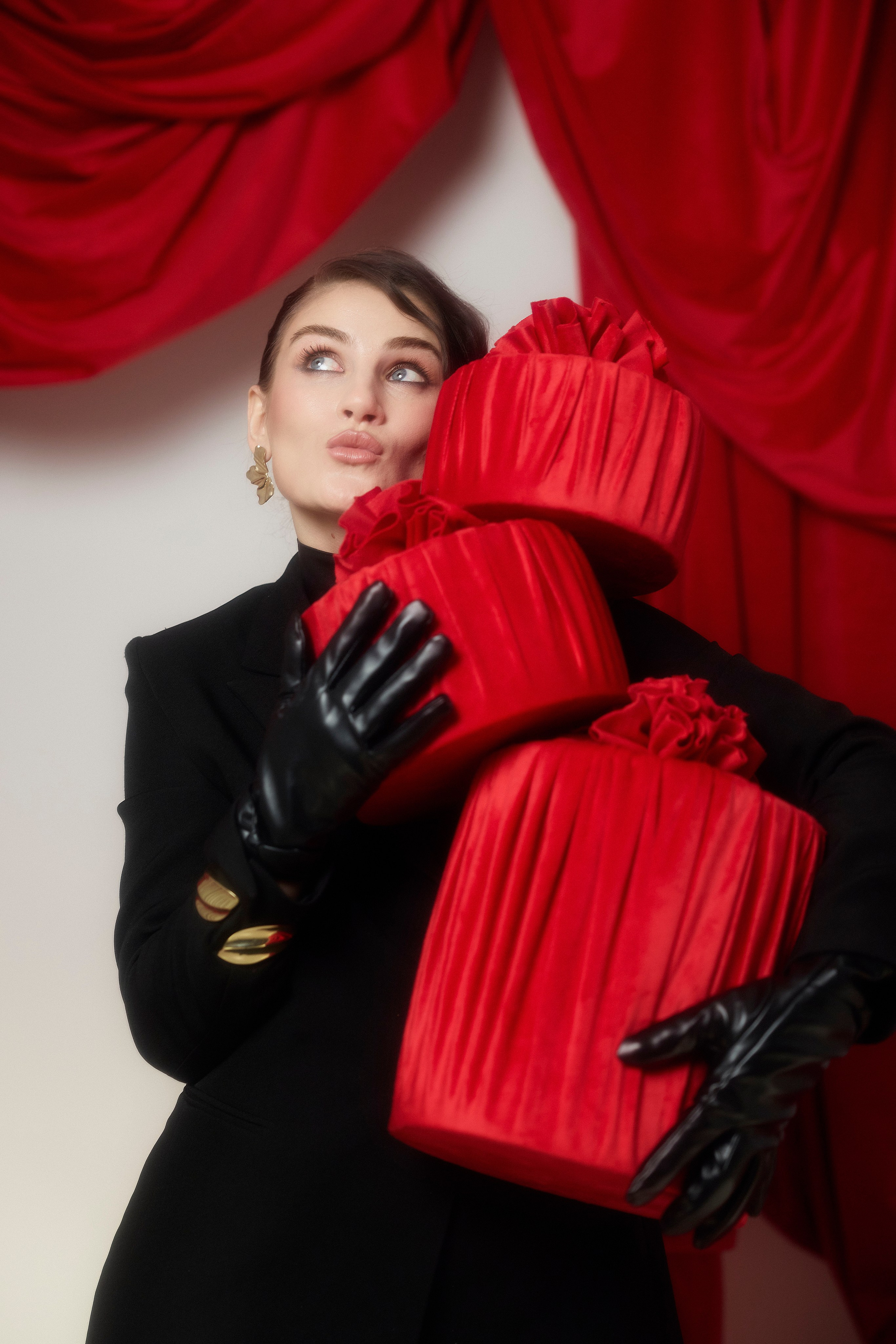 студийная новогодняя съемка  съемка девушки в нарядном праздничном платье в студии фотограф питер санкт-петербург женский портрет женская портретная съемка 