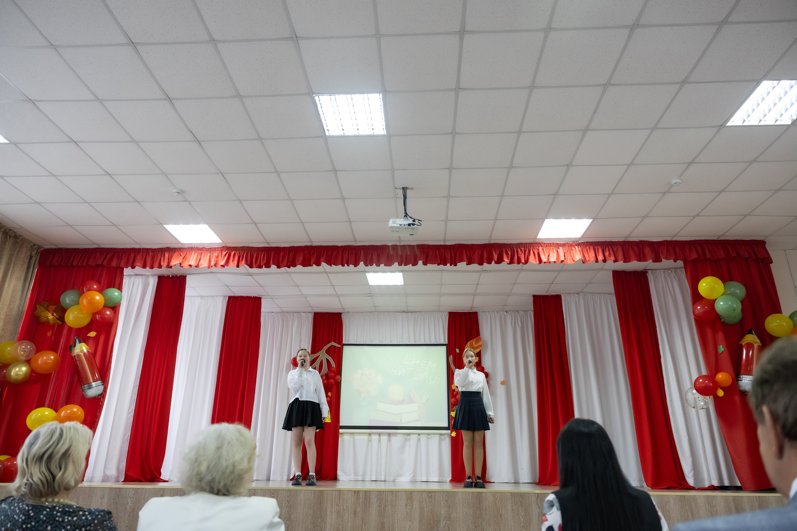 День учителя. Школа 31. Октябрь 2024. Свадебный и Семейный фотограф г. Ижевск Гульназ Солдатова. Гульназ фото