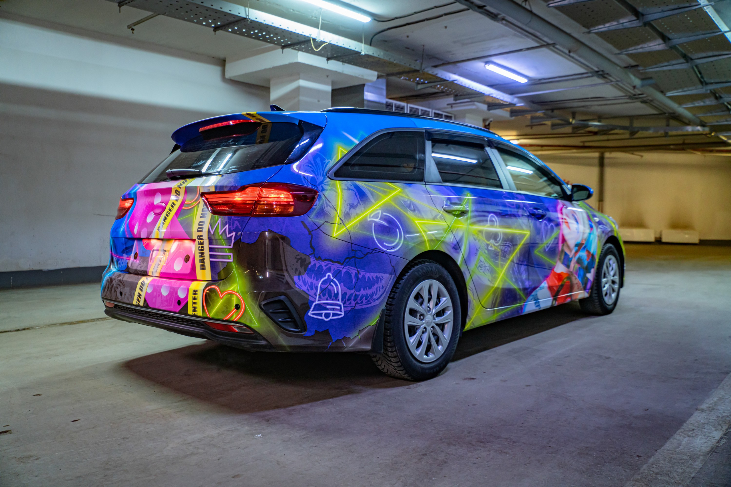 Винилография на KIA Ceed SW. Студия дизайна и оклейки авто Barmaley Design