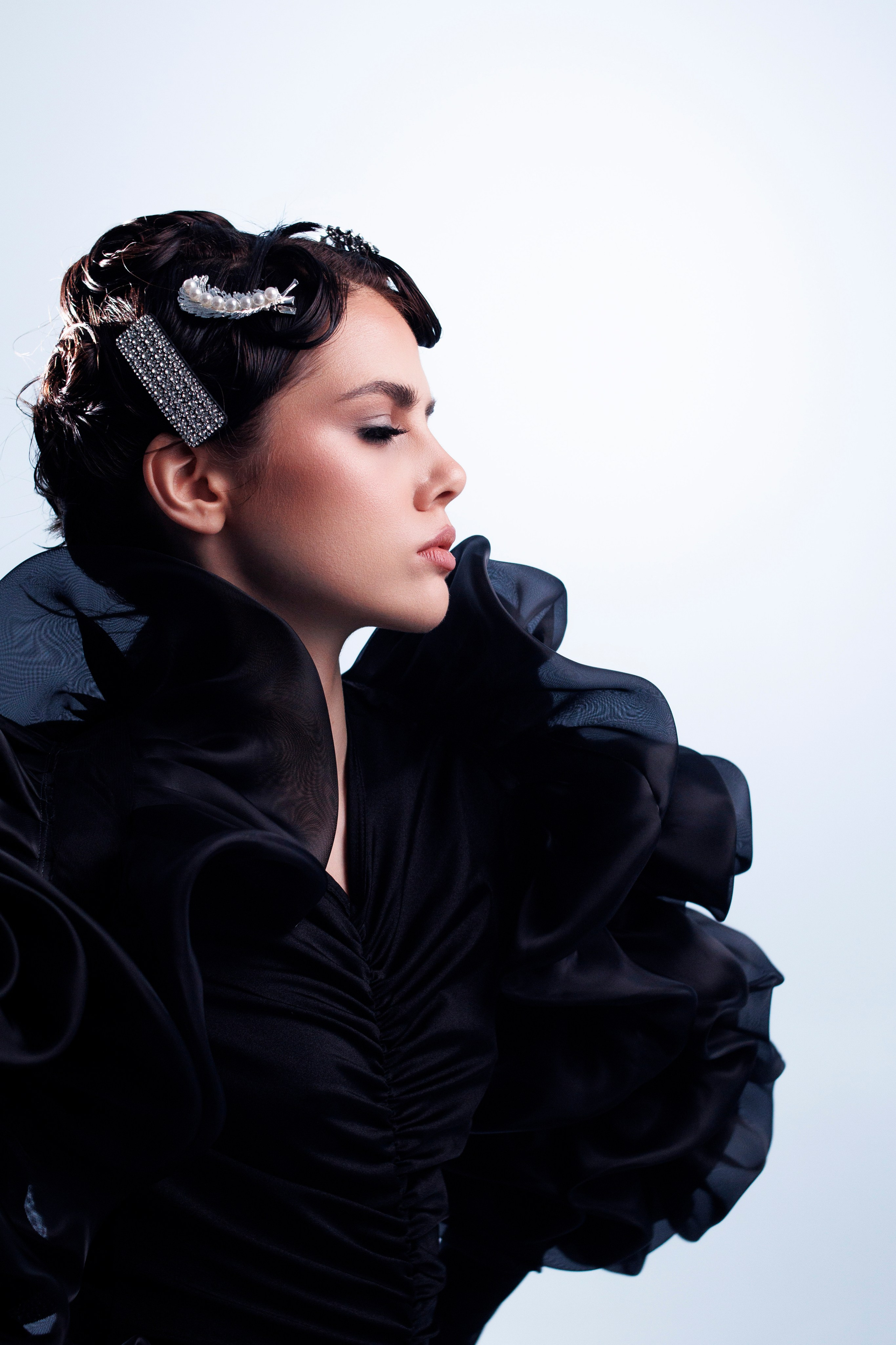 Фотосессия в студии. Я — фотограф, который помогает запечатлеть самые важные моменты вашей жизни!