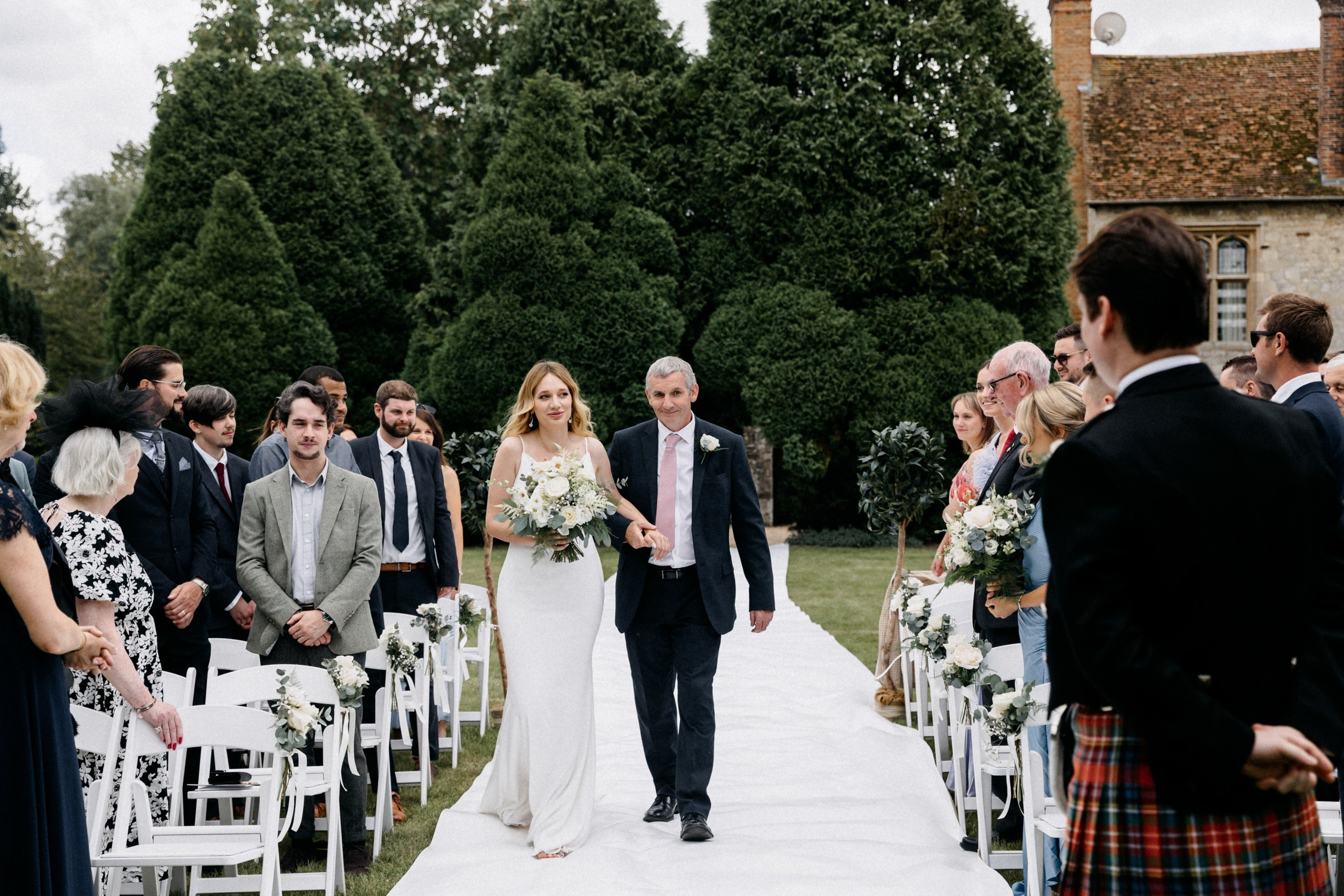 Ana & Tom Wedding at Notley Abbey. Moments Catchers — Wedding Photography & Video Duo in London