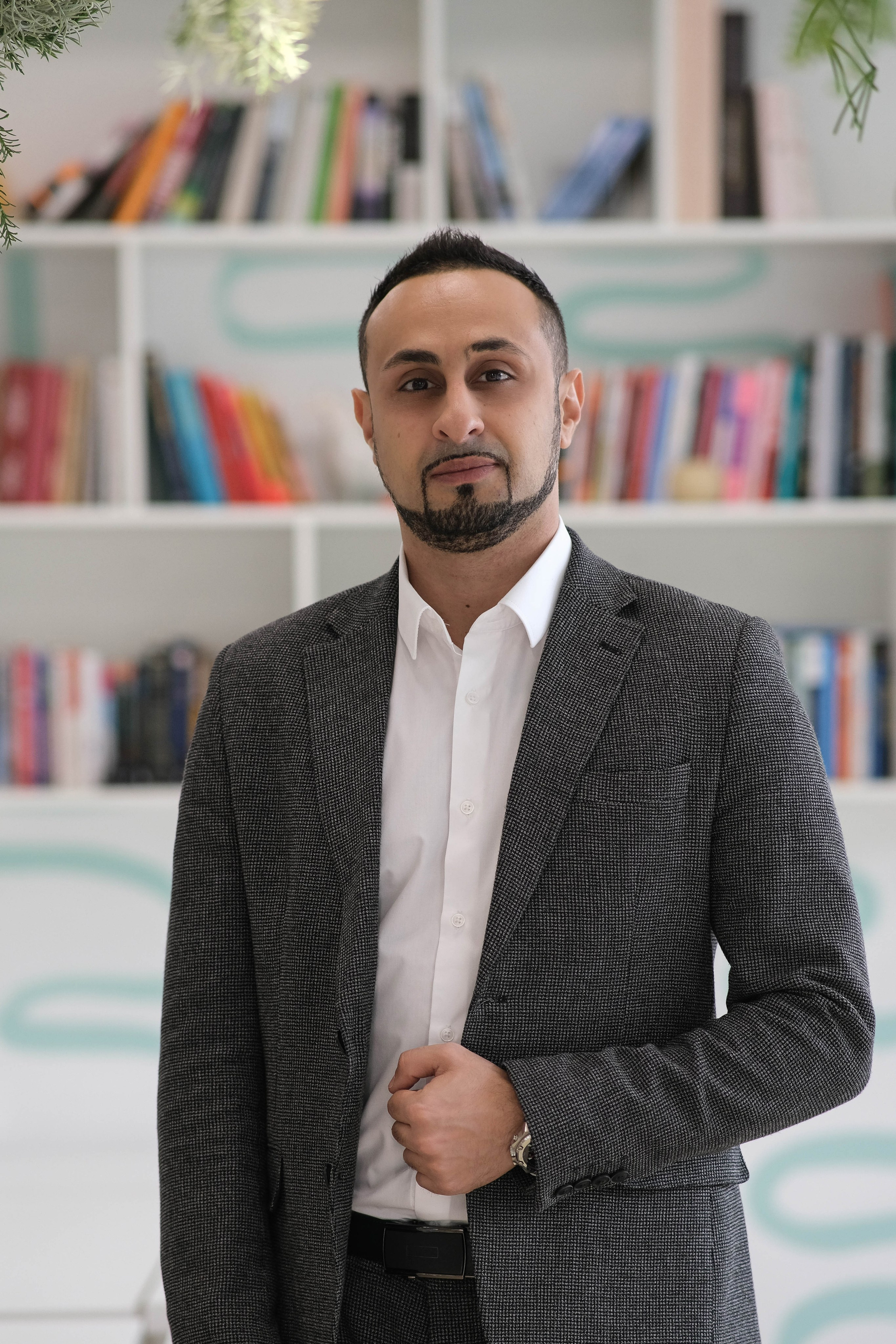 Съемка на визитки сотрудников агенства недвижимости + лайф фото. Главная