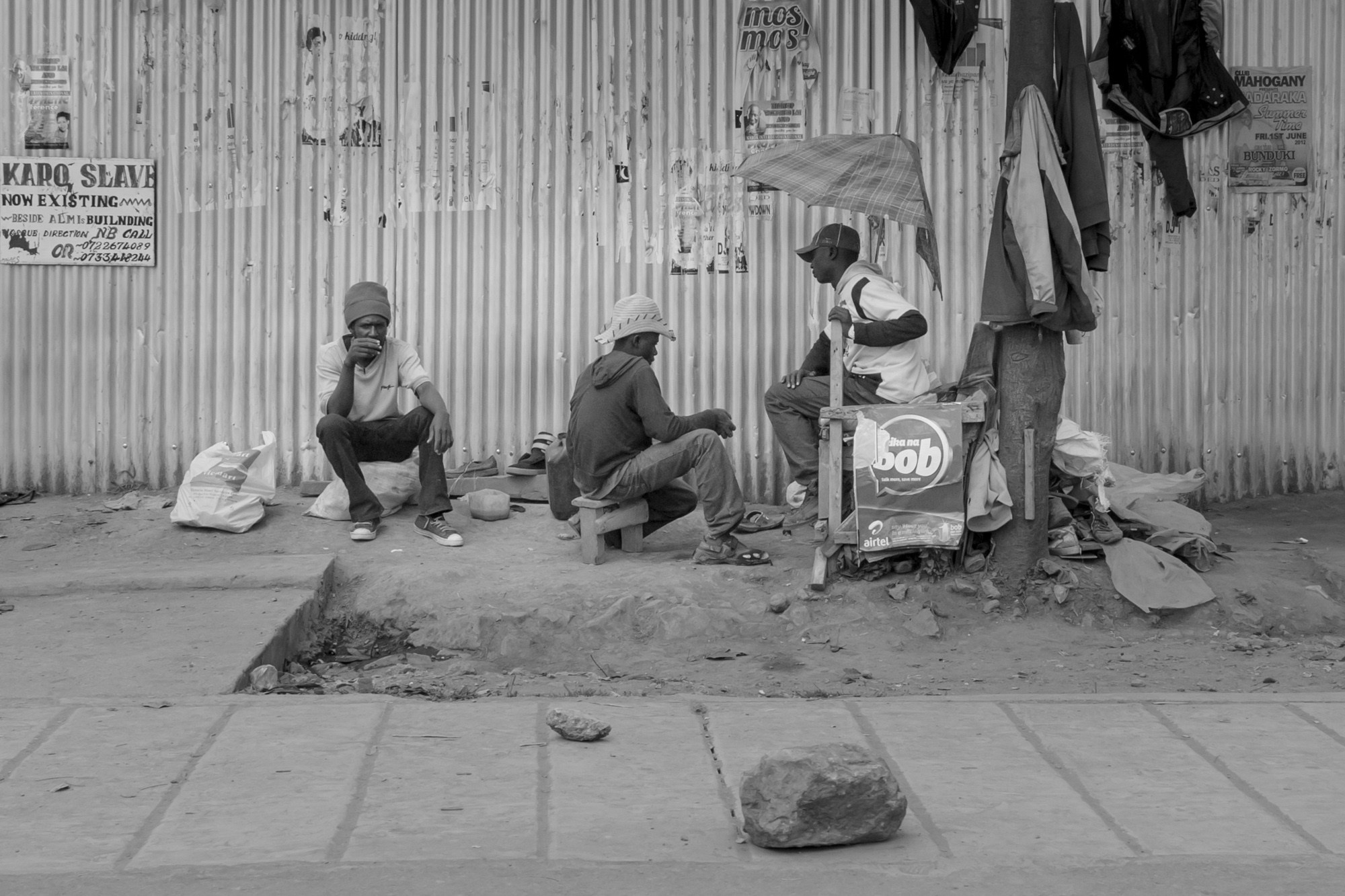 Кения. На обочине дороги. Фотограф Алексей Скоробогатько