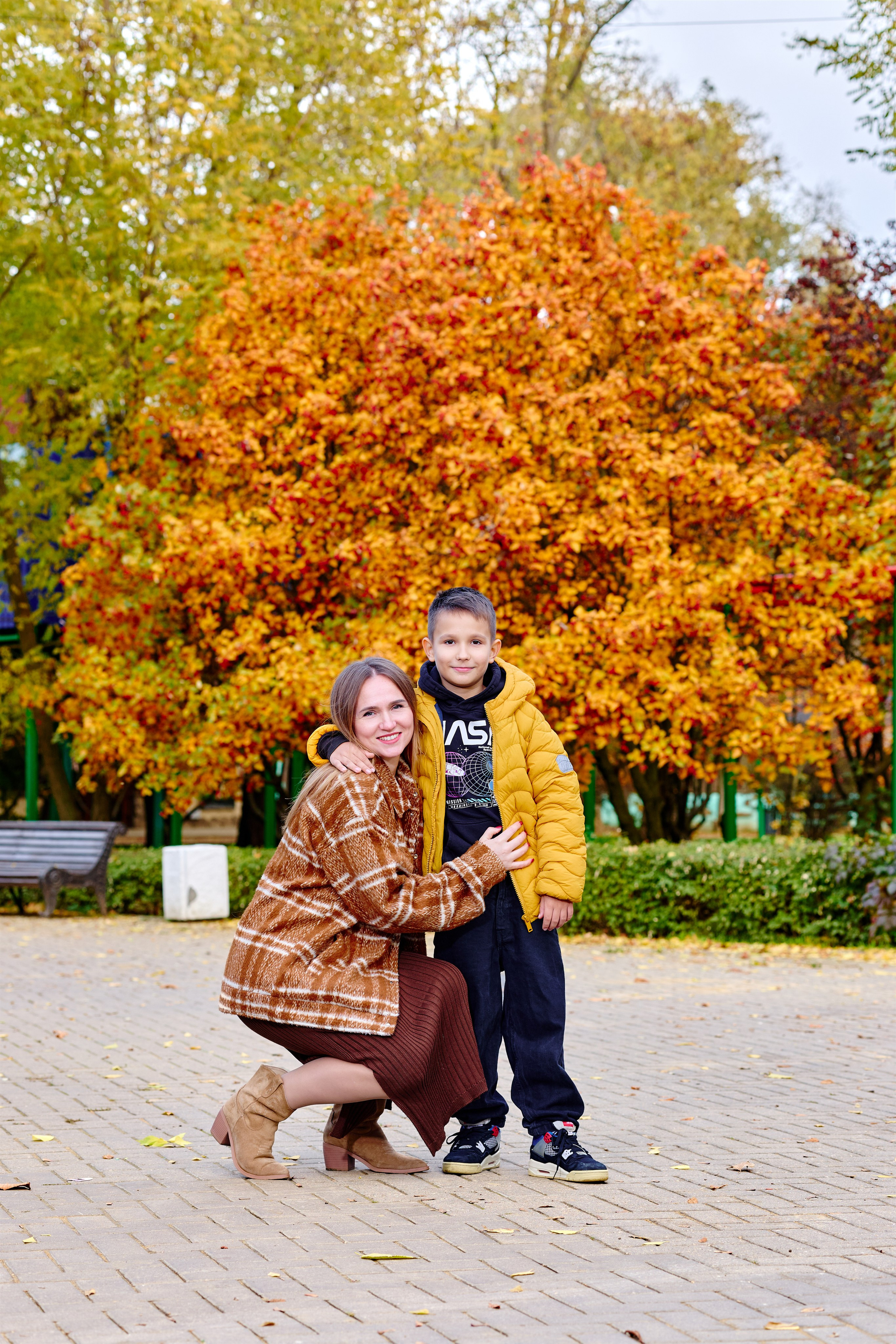 Прогулка в парке классом. Фотограф Выпускные альбомы Таганрог Сергей Коробченко