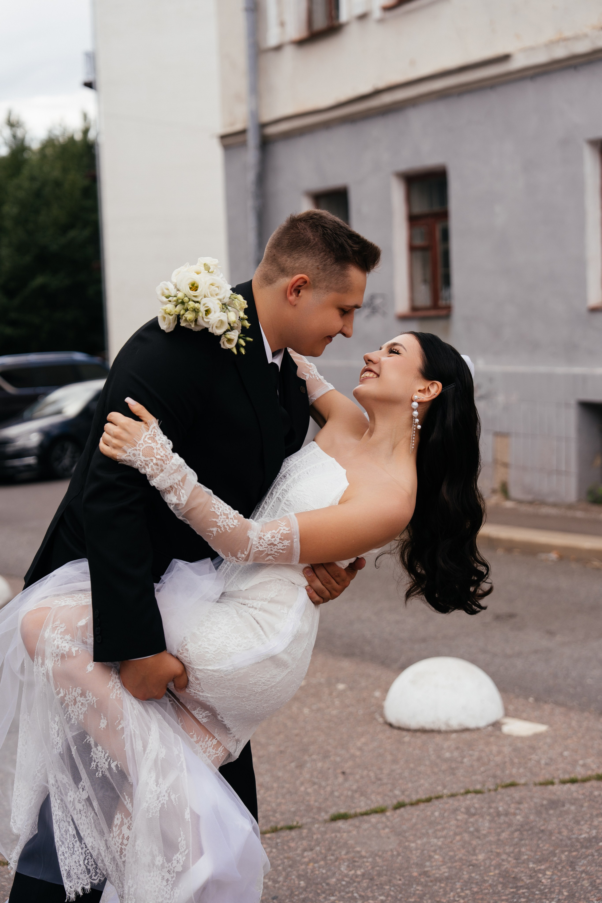 Свадебная фотосессия в Москве у высотки на Котельнической набережной. Свадебный фотограф в Москве Анна Полушина