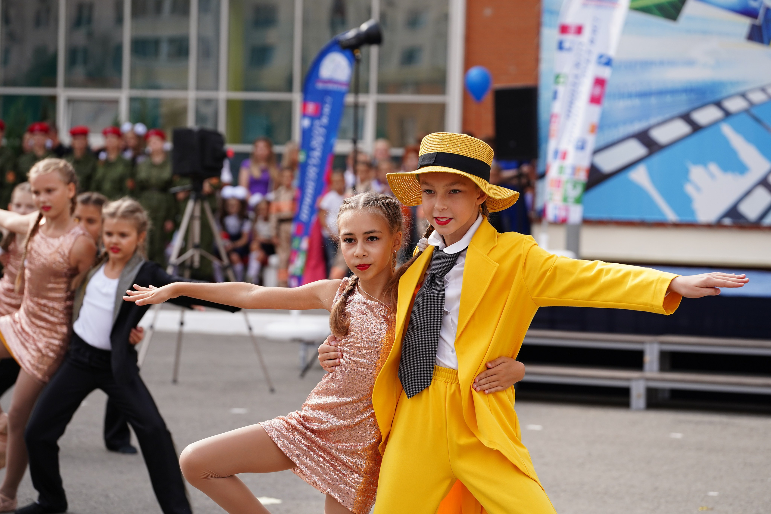 1 сентября Линейка. MEMENTO.Выпускные альбомы, школьные, юбилейные и другие книги. Ростов-на-Дону