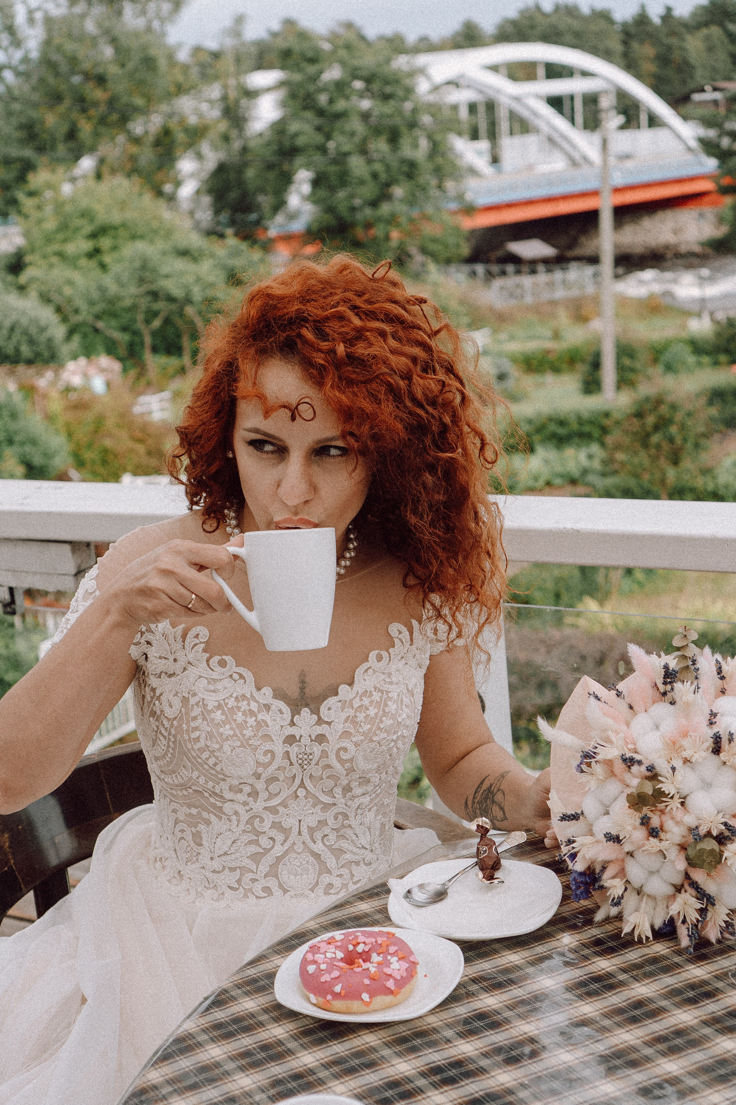 СВАДЕБНАЯ ФОТОСЕССИИЯ ПАРЫ В ГОРОДЕ ПРИОЗЕРСК В СОСНОВОМ ЛЕСУ И С ПИКАПОМ. Профессиональный фотограф, Санкт-Петербург — Виктория Богомолова