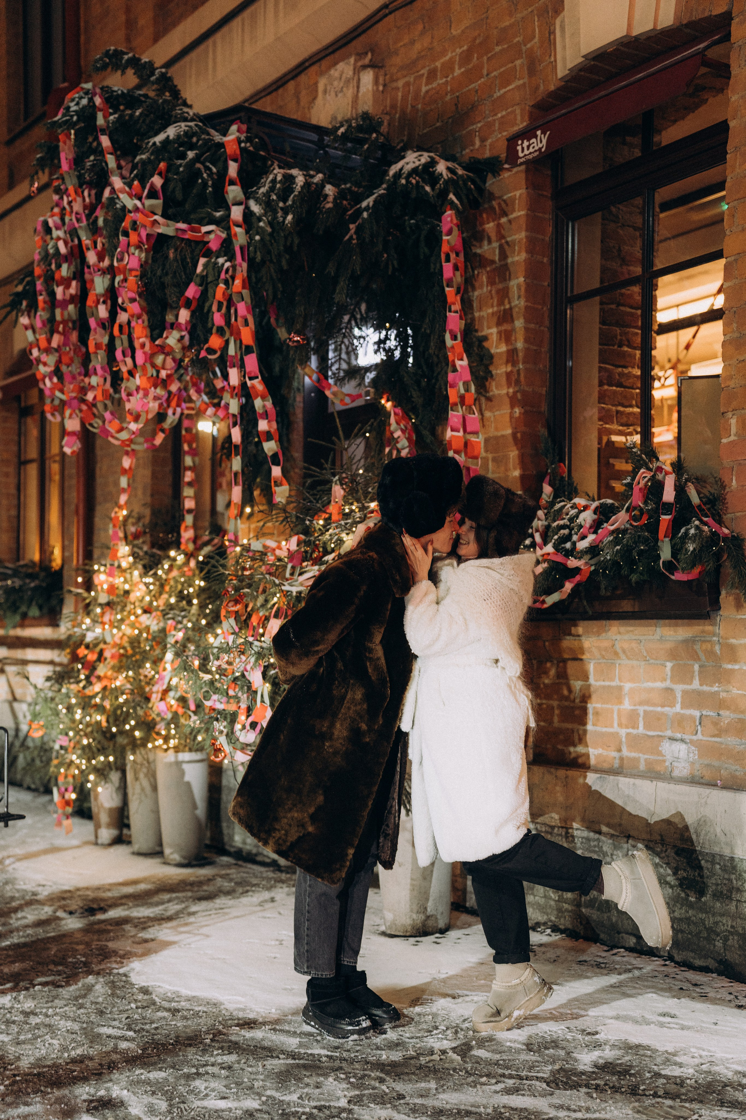 НОВОГОДНЯЯ ПРОГУЛКА ПАРЫ ПО ЧЕРНЫШЕВСКОЙ ПЕРЕД НОВЫМ ГОДОМ. Профессиональный фотограф, Санкт-Петербург — Виктория Богомолова