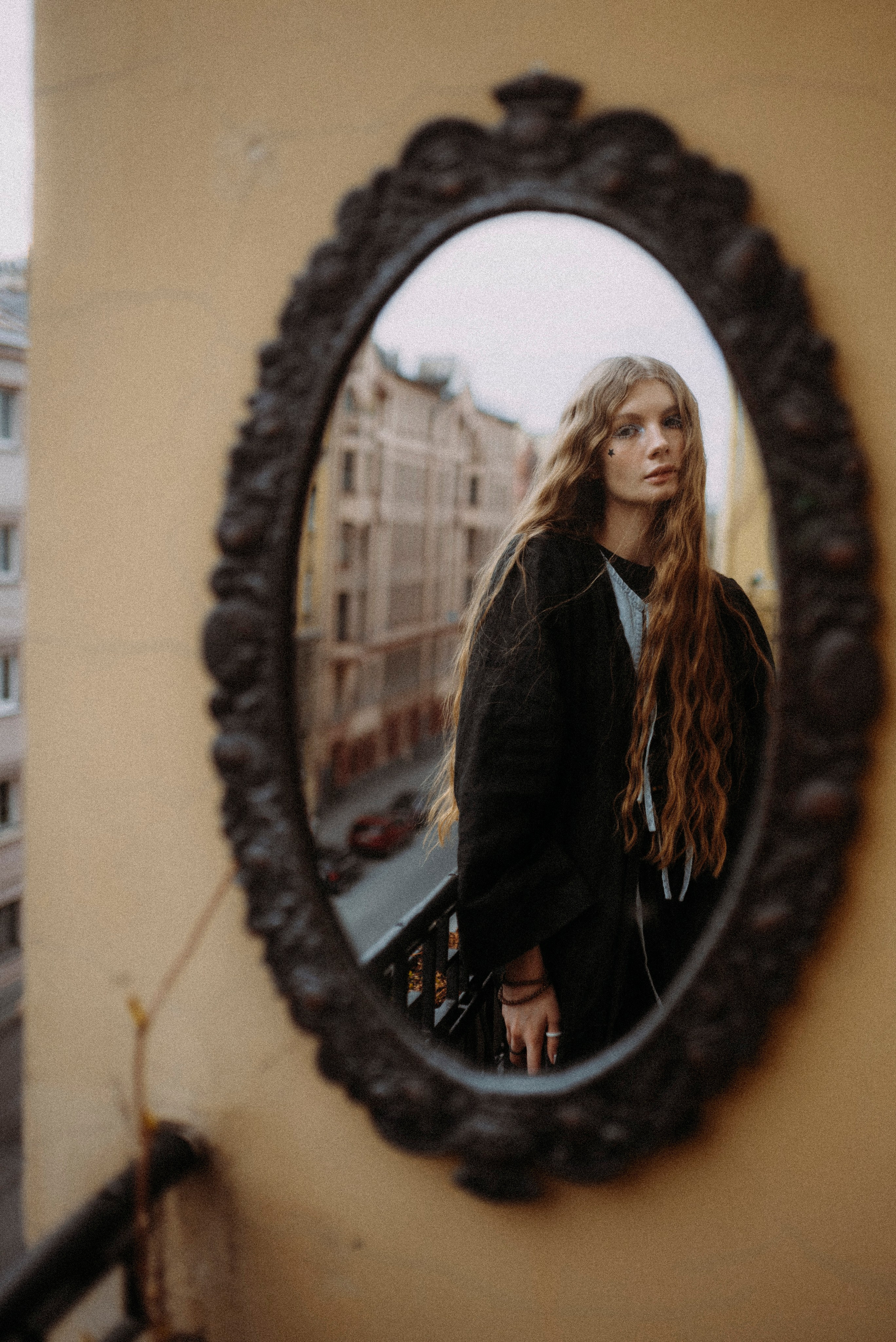 2025. Стрит-фотография, полная абсурда, идиотизма и красоты