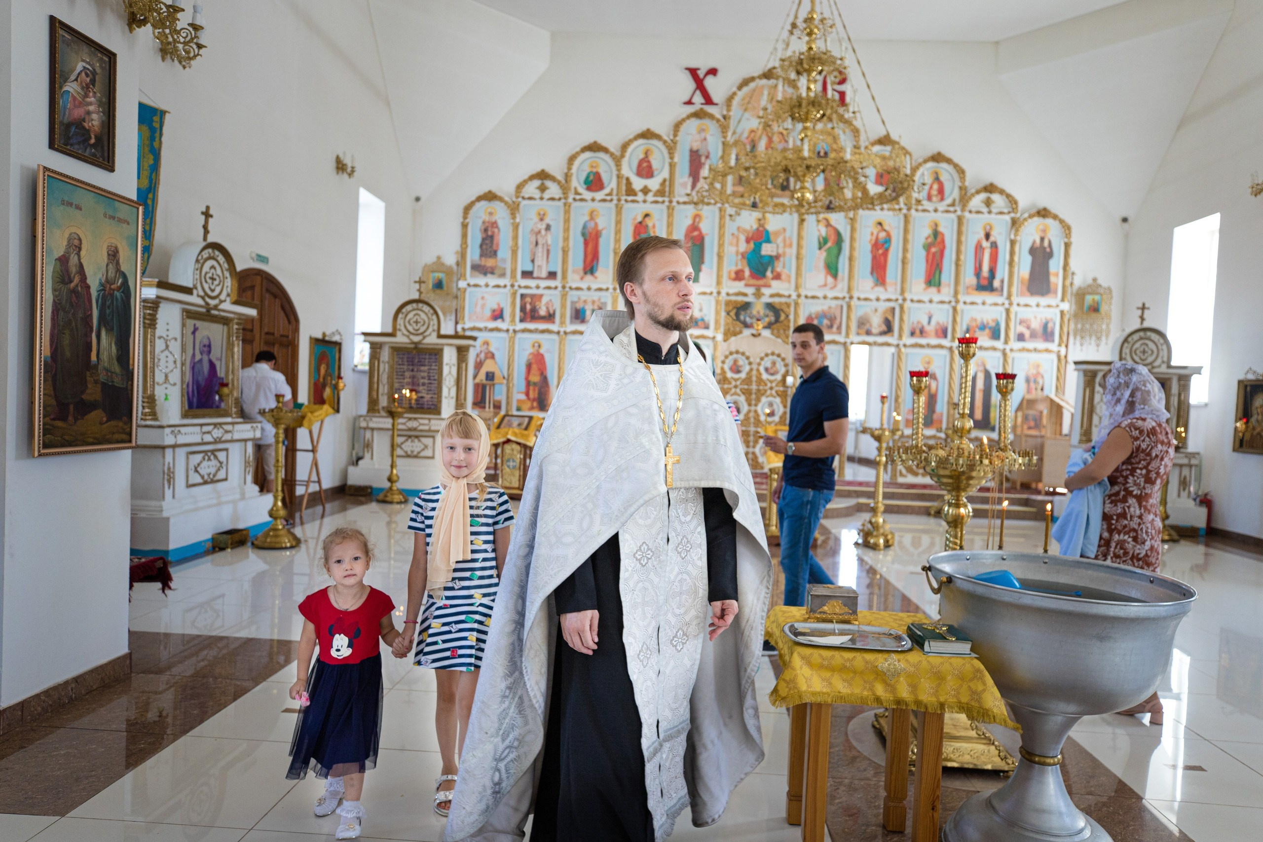 Съёмка крещения. Команда специалистов в мире фотографии и видео. Детский фотограф, семейный фотограф