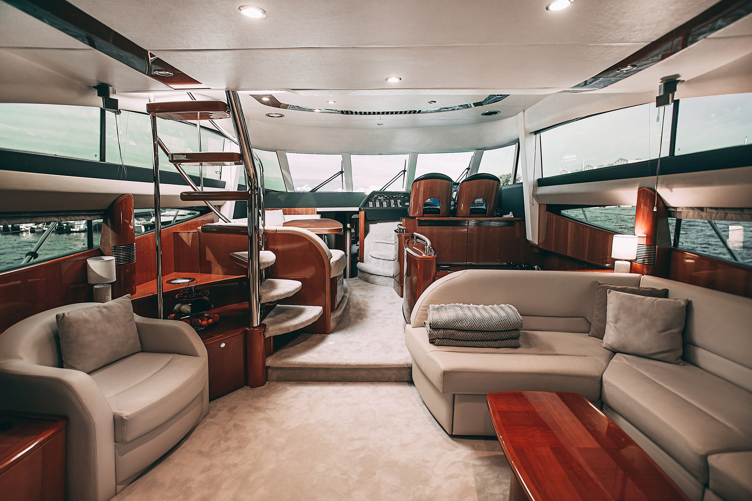 Яхта Princess 57 Esperanza. SPB Rent Boats|аренда катеров и теплоходов