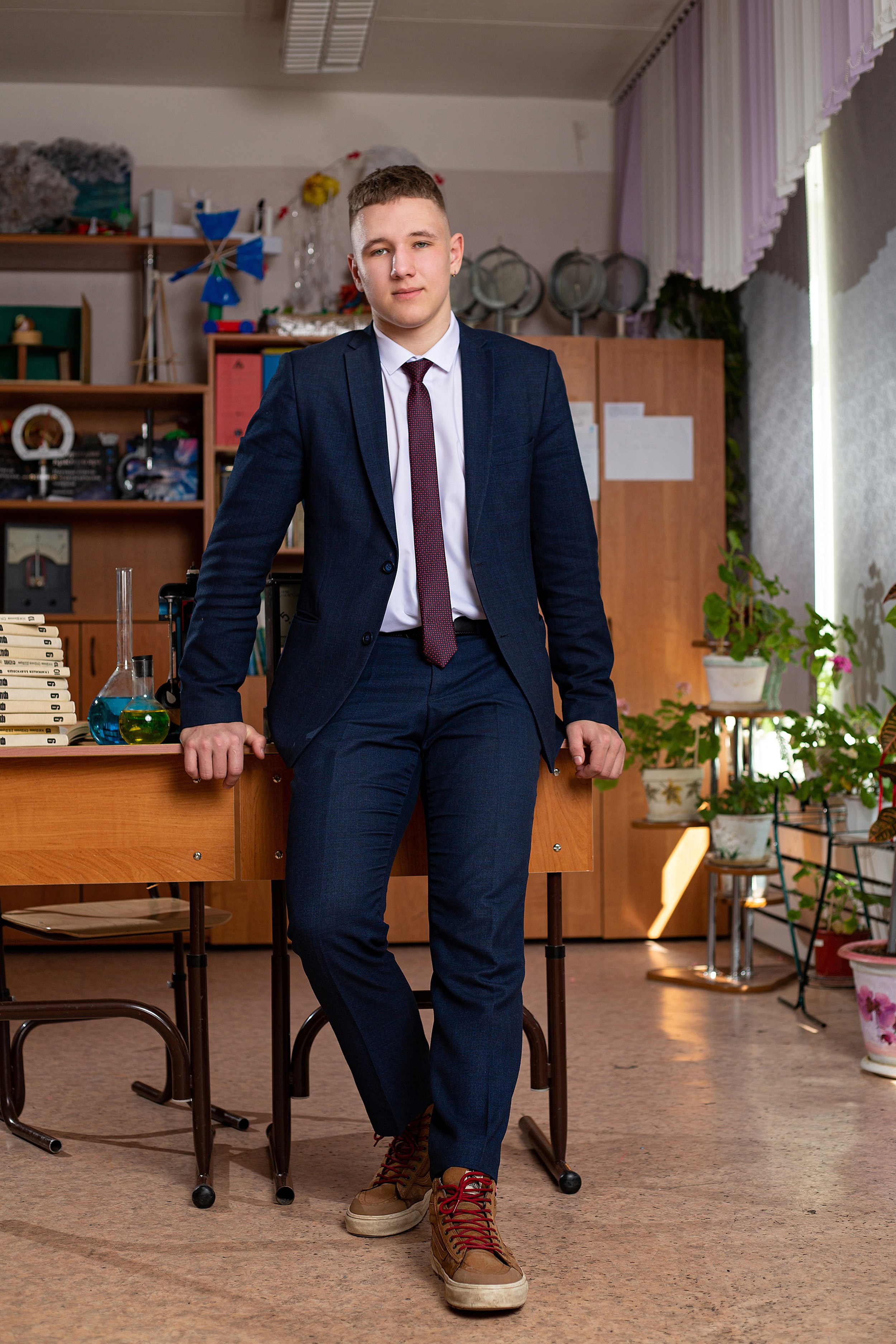 портрет  ученика старших классов в школе