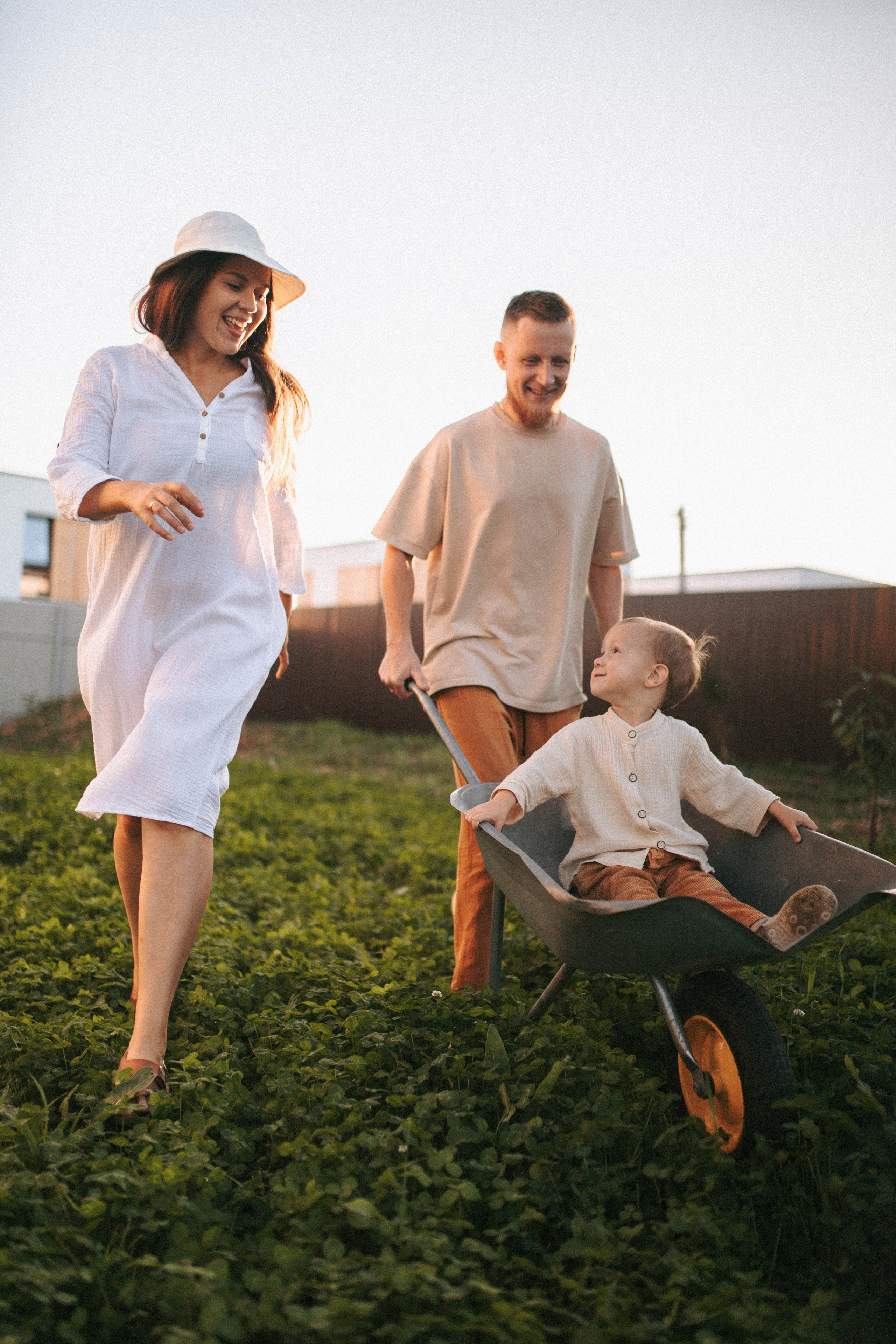 Во дворе своего дома. Свадебный и семейный фотограф в Нижнем Новгороде