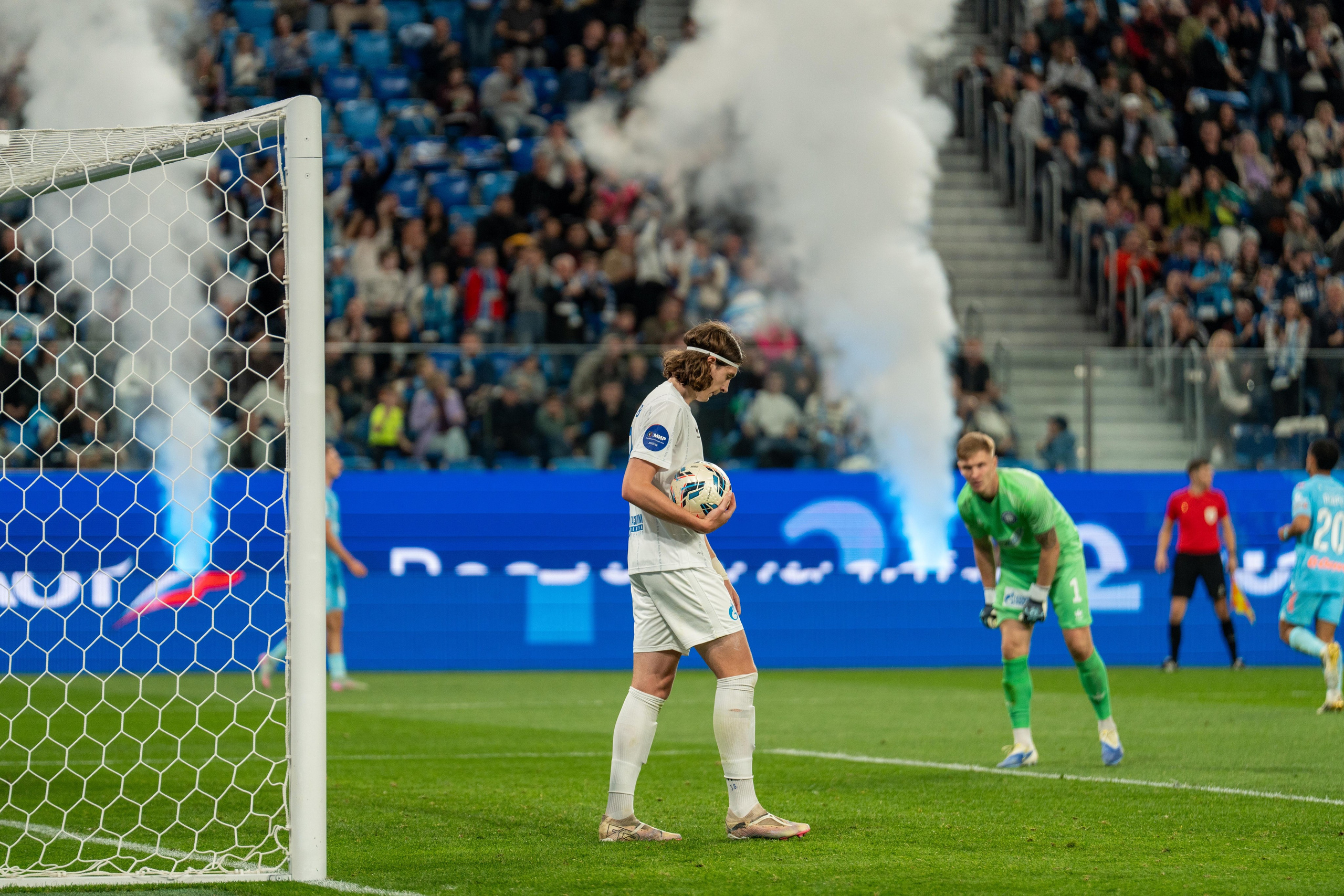 Футбольная репортажная спорт съемка матча Зенит–Оренбург на Газпром Арене