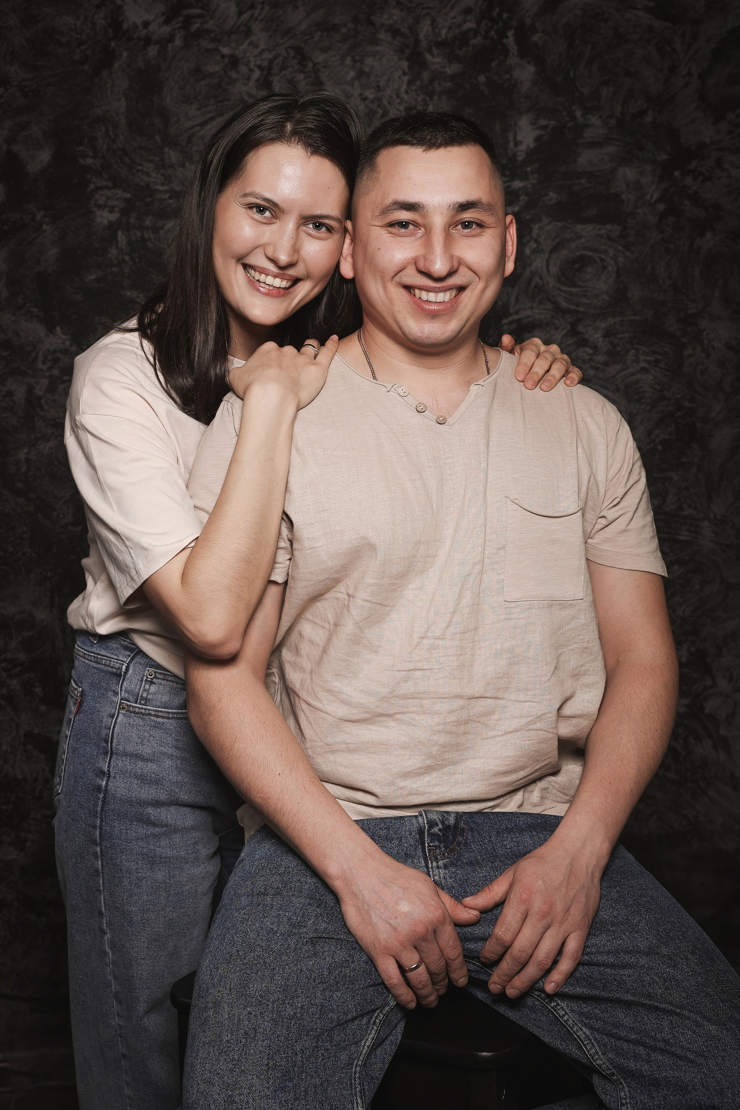 Семейный портрет в Зеленограде, красивый семейный портрет. Фото на документы в Зеленограде. Фото на паспорт. Портретная фотостудия ЛукБук. Деловой портрет. Семейный портрет. Предметная фотосъемка