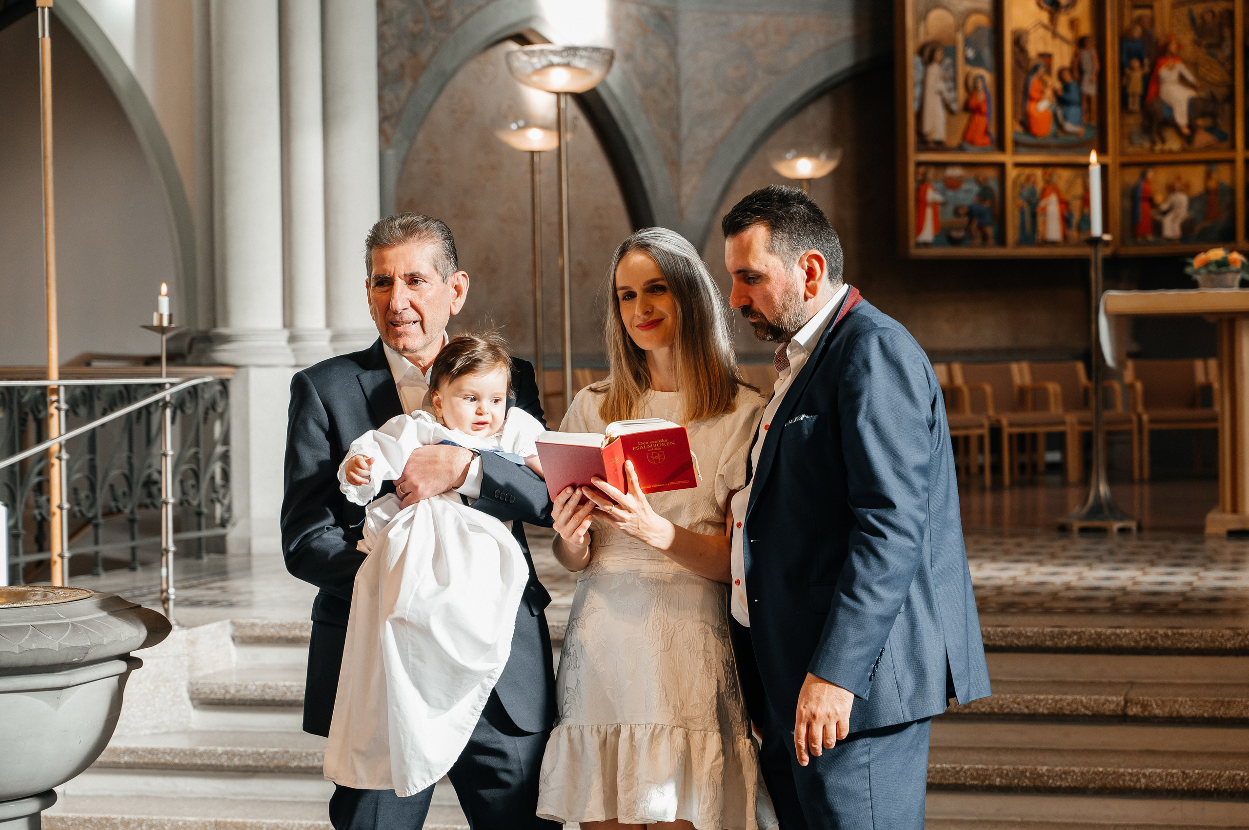 Dopfotografering i Oscar Fredriks kyrka | Fotograf i Göteborg. Bröllops- och familjefotograf i Halmstad | Valentina