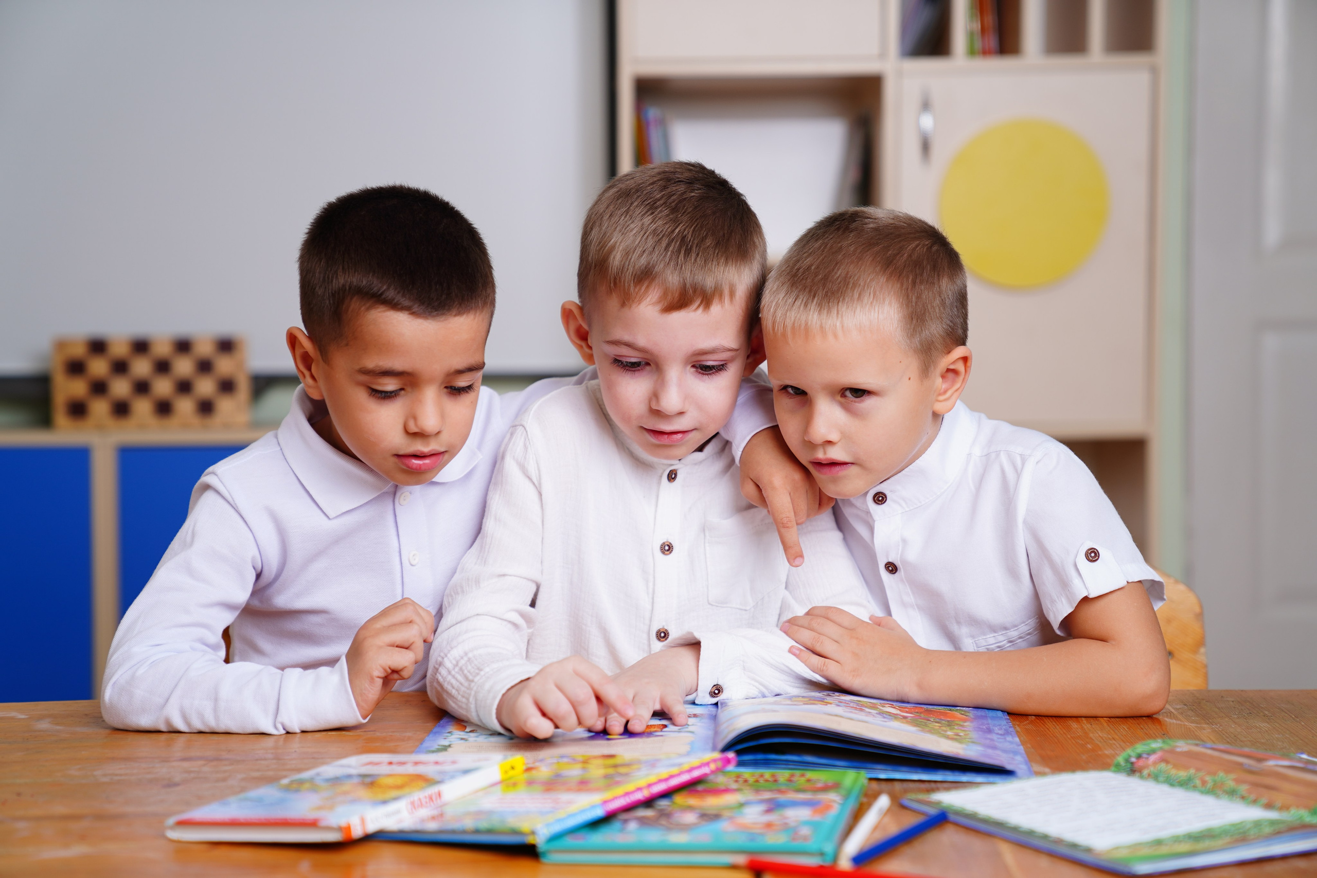 Мелкие группы. MEMENTO.Выпускные альбомы, школьные, юбилейные и другие книги. Ростов-на-Дону