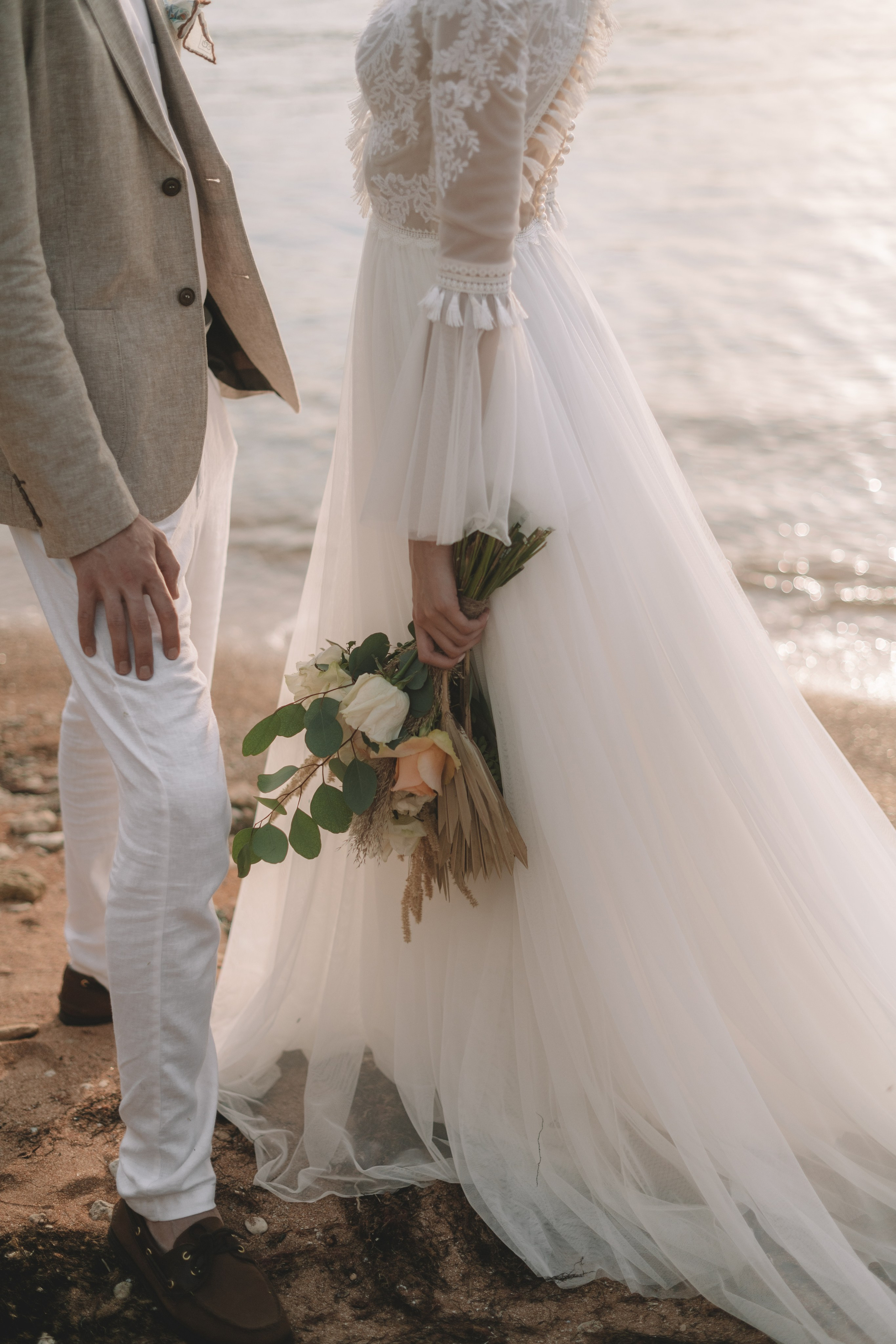 Свадебная фотосессия в Щелкино ,Бухта Космонавтов. Выездная церемония на берегу моря Крым. Свадебный и семейный фотограф и видеограф, Крым, Москва, Санкт -Петербург