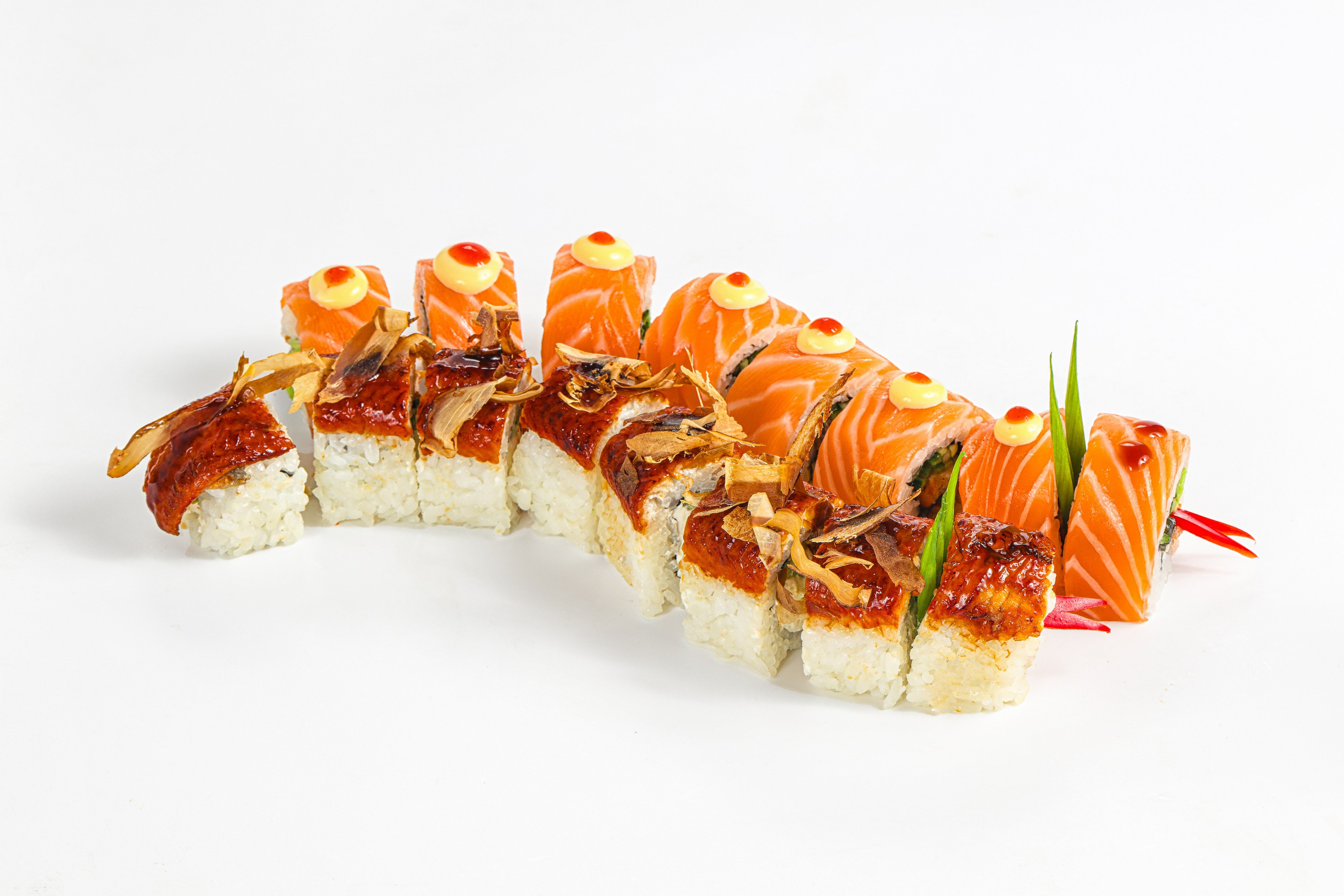 Фотосъемка суши и роллов. Заказ по тел.: +7 (906) 006-90-22. Фуд-фотограф Андрей Старостин — съемка еды в Москве. 9000 руб. в час