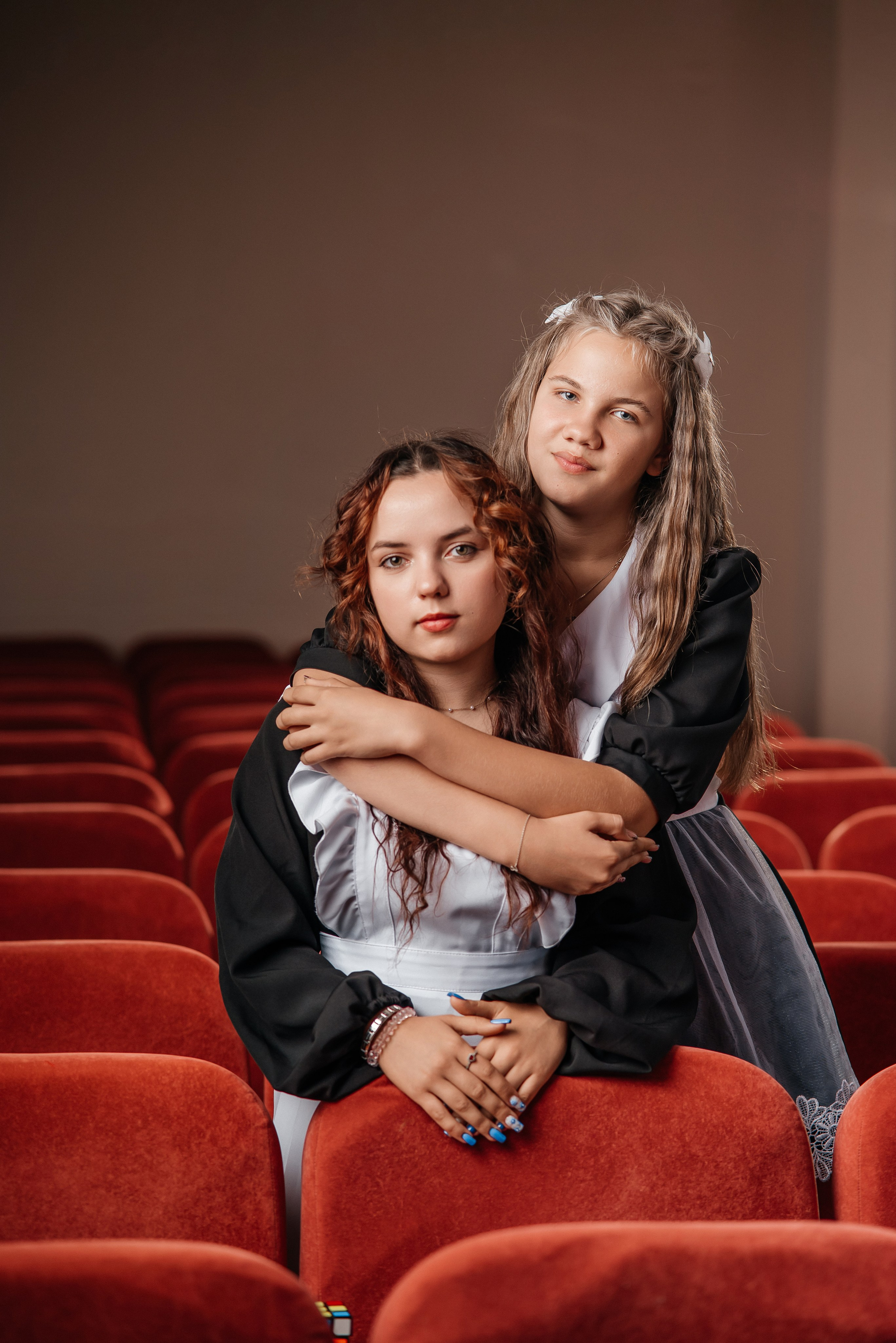 Классическая классика. Школьный фотограф в Валуйках. Фотосессии для выпускников и изготовление выпускных альбомов в городе Валуйки и в Белгородской области