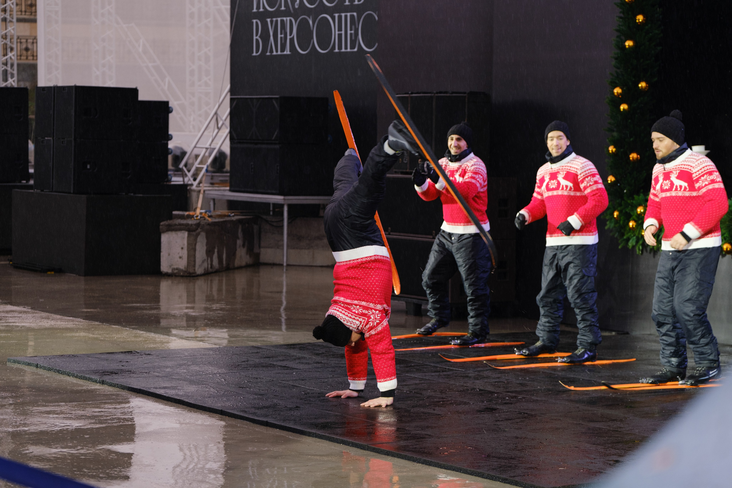 Новогодний репортаж из парка «Новый Херсонес» | Фотограф Илья Желдак. Профессиональная фотосъемка в Крыму. Натуральные эмоции и живые кадры. Забронируйте дату прямо сейчас!