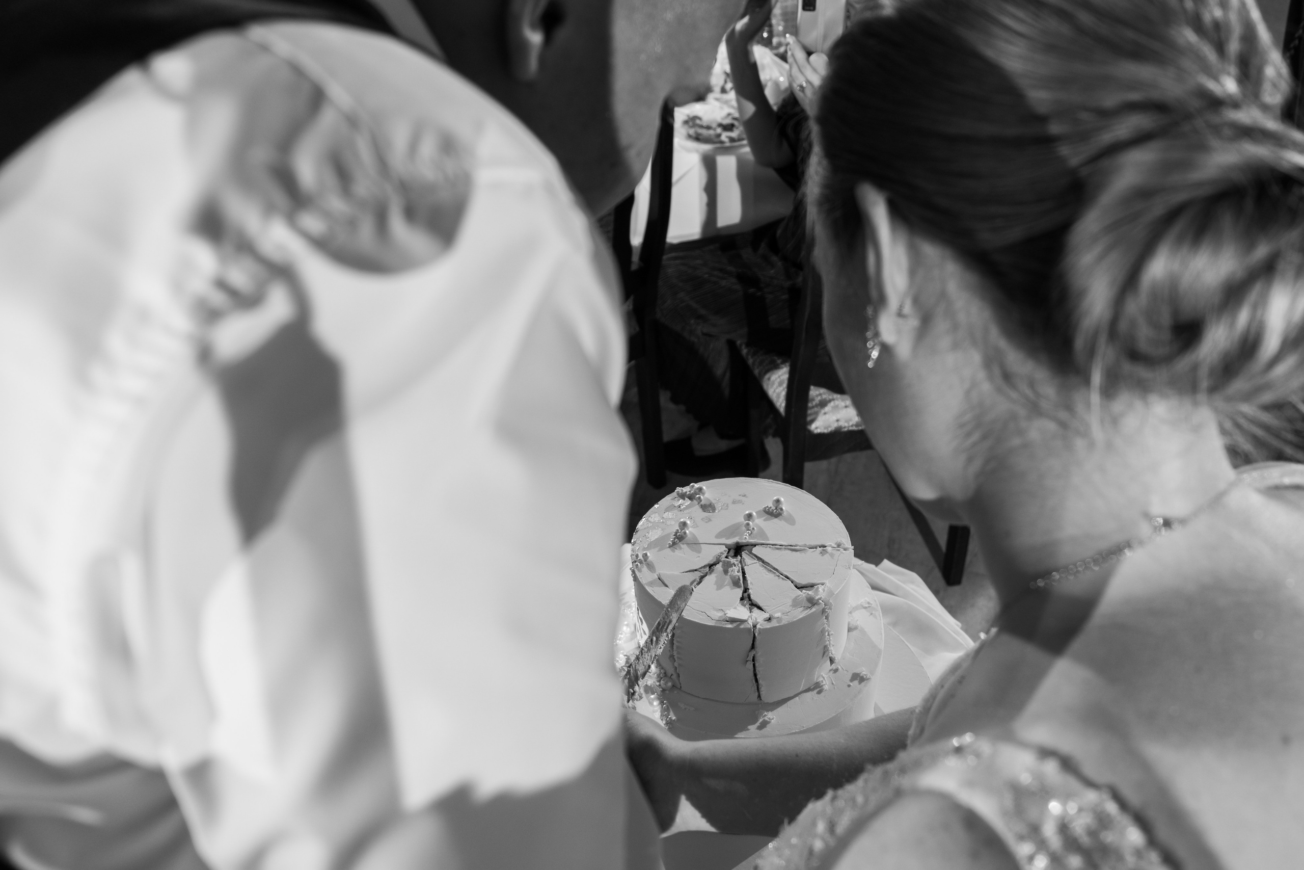 Свадебный ретопртаж. Профессиональная фотосъемка в Крыму. Натуральные эмоции и живые кадры. Забронируйте дату прямо сейчас!