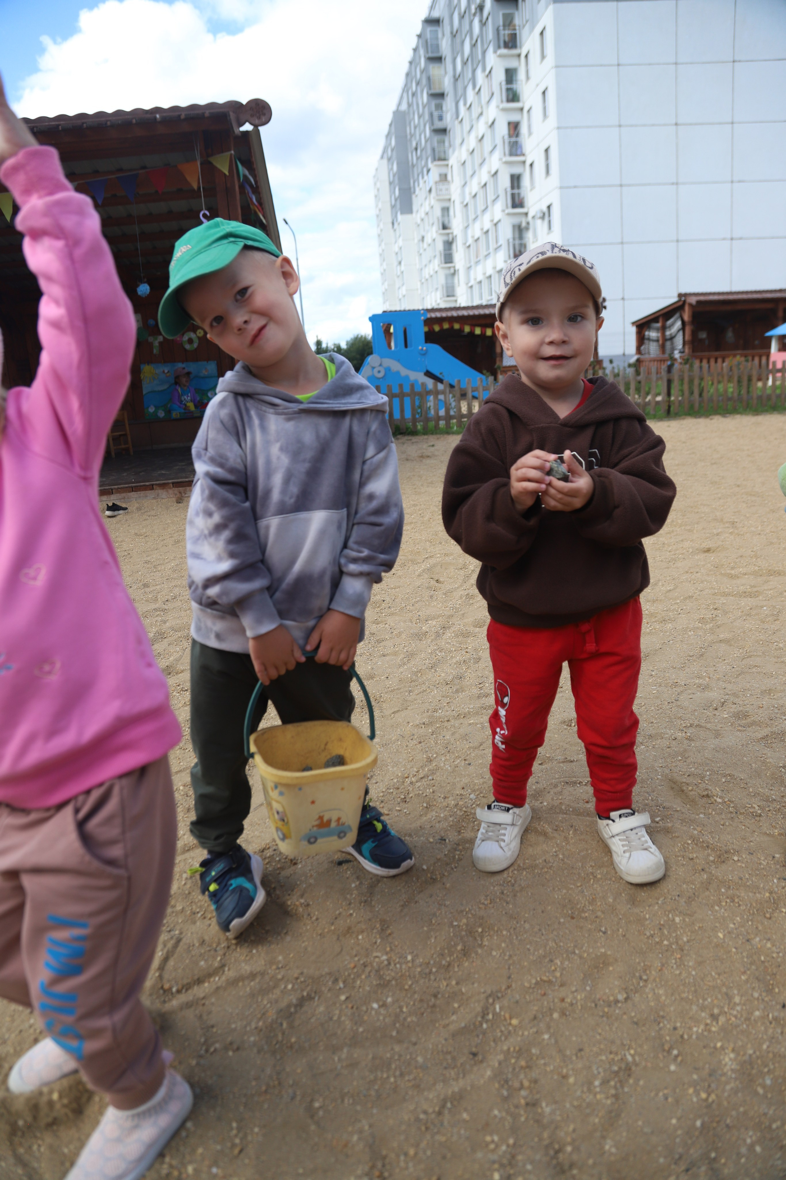 Фотосессия на улице Садик Группа Звездочки. Детский фотограф Чайкина Татьяна