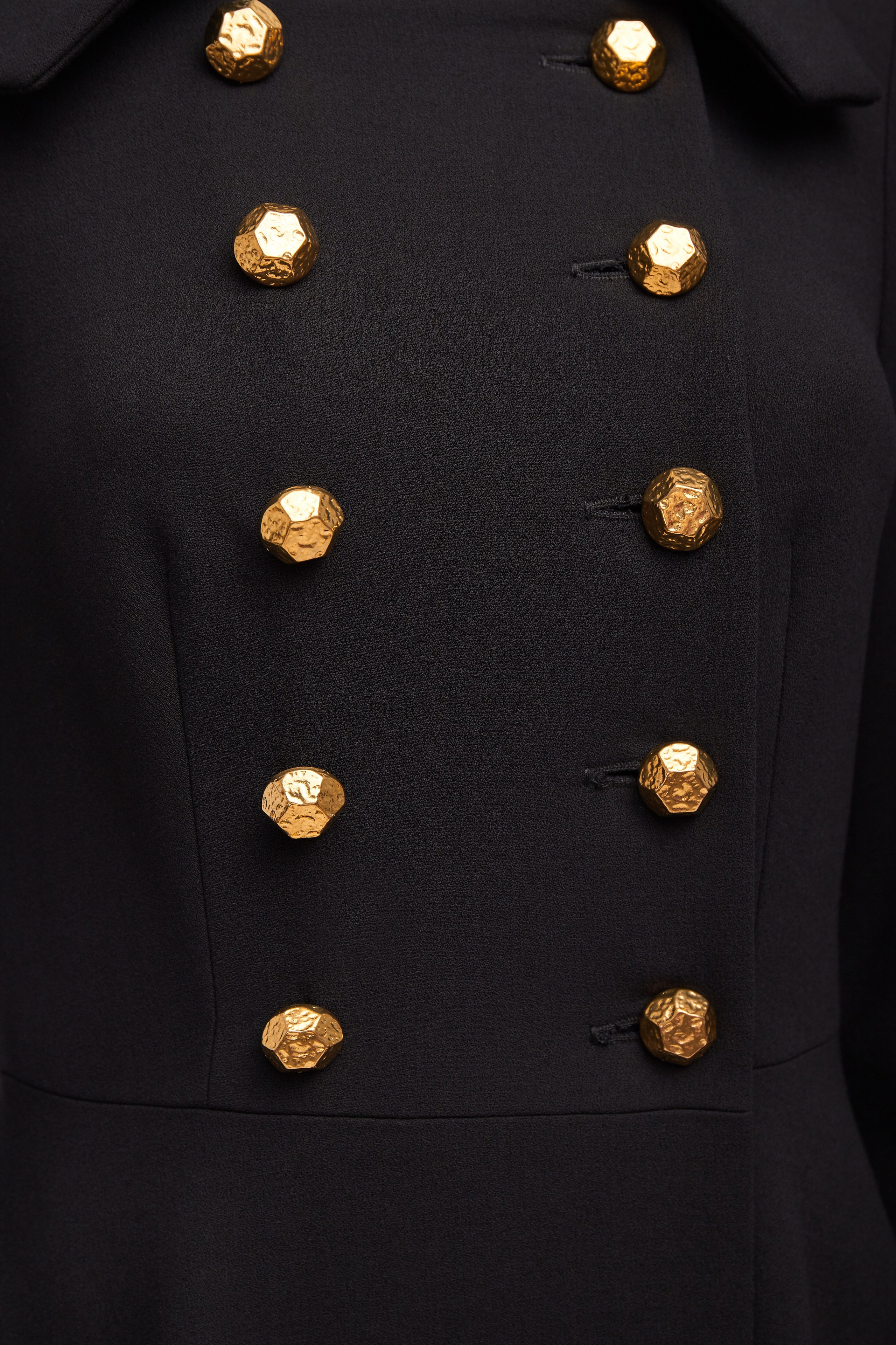 Платье дизайнерское, женская одежда, Charisma, Дизайнерские вещи, премиум съемка дорогих вещей на манекене в Москве, предметная съемка, обтр  авки, островка, в обтровку, дорогая фотосъемка на манекене, типовая фотосъемка одежды, дорогие вещи на съемку, щепетильное отношение на фотосъемке к вещам, конструкторы одежды, премиум качество, неделя моды в Москве https://charismafashion.ru/#subscribe