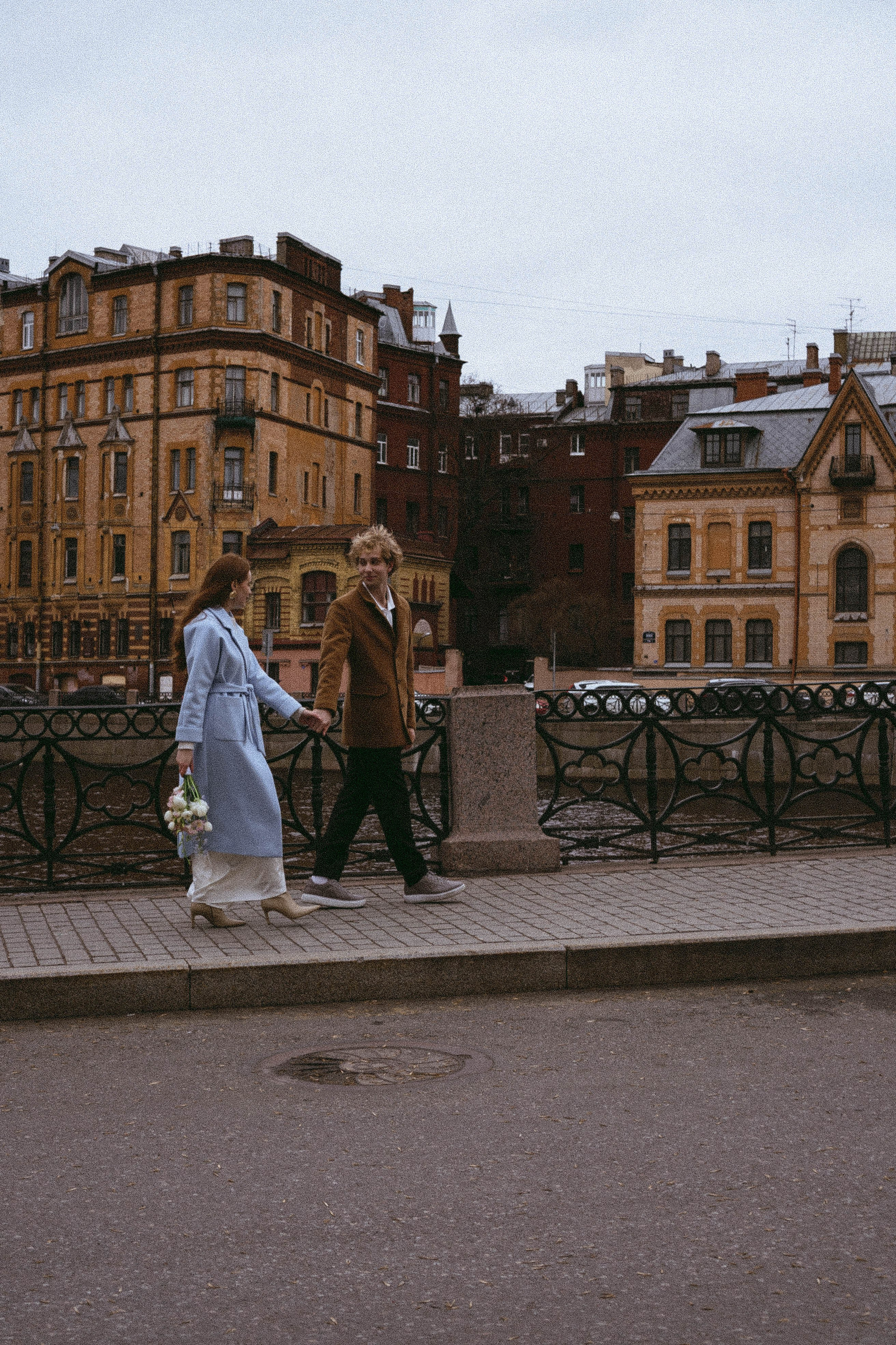 СВАДЕБНАЯ СЬЕМКА В ОТЕЛЕ. СБОРЫ ЖЕНИХА И НЕВЕСТЫ И ТАКЖЕ ТОР И ПОДГОТОВКА К ПРОГУЛКЕ И ПРОГУЛКА ПО ПЕТРОГРАДКЕ. Профессиональный фотограф, Санкт-Петербург — Виктория Богомолова