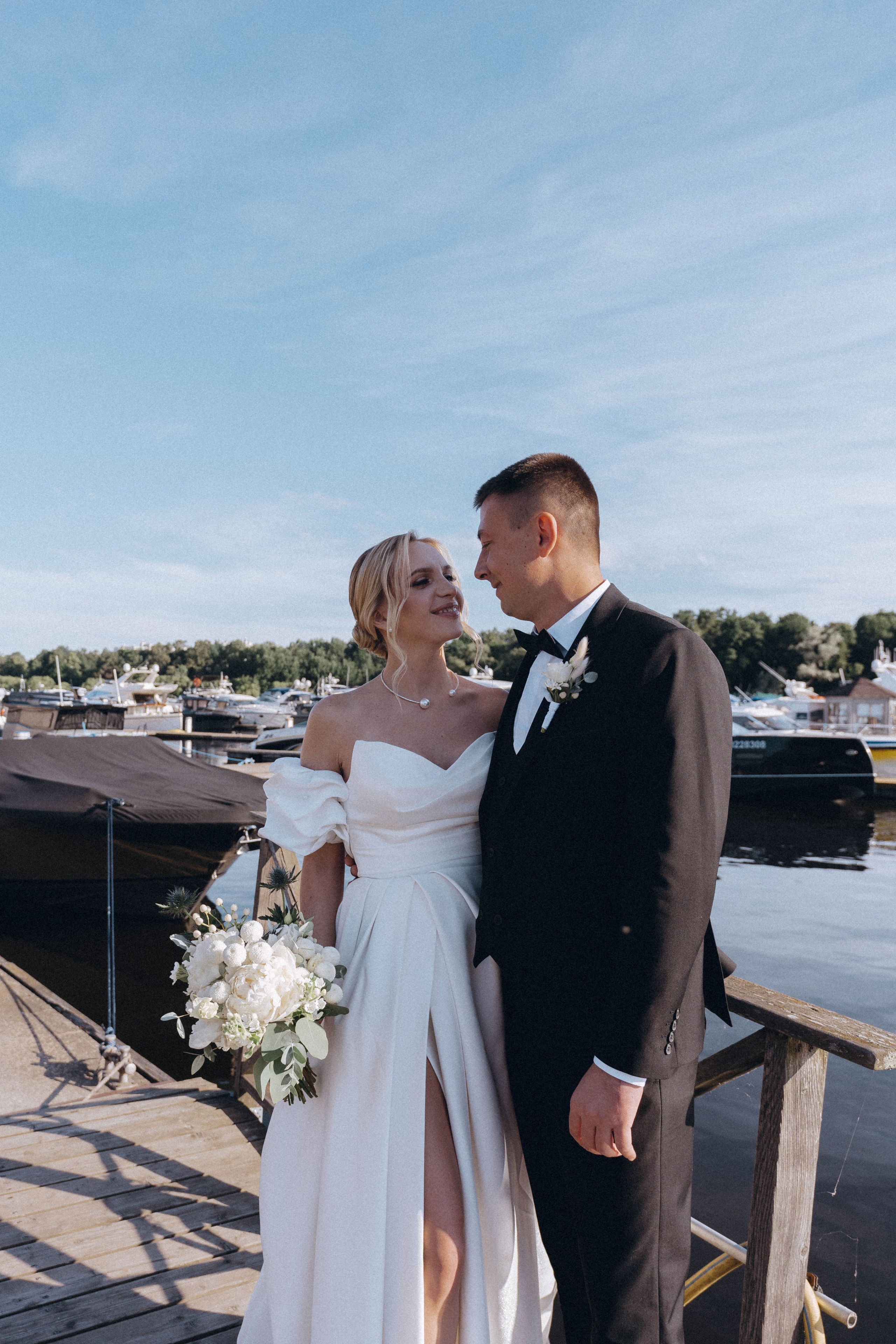 СВАДЕНБНАЯ СЬЕМКА НА КАТЕРЕ ПО КАНАЛАМ САНКТ-ПЕТЕРБУРГА И В АКВАТОРИИ НЕВЫ. Профессиональный фотограф, Санкт-Петербург — Виктория Богомолова