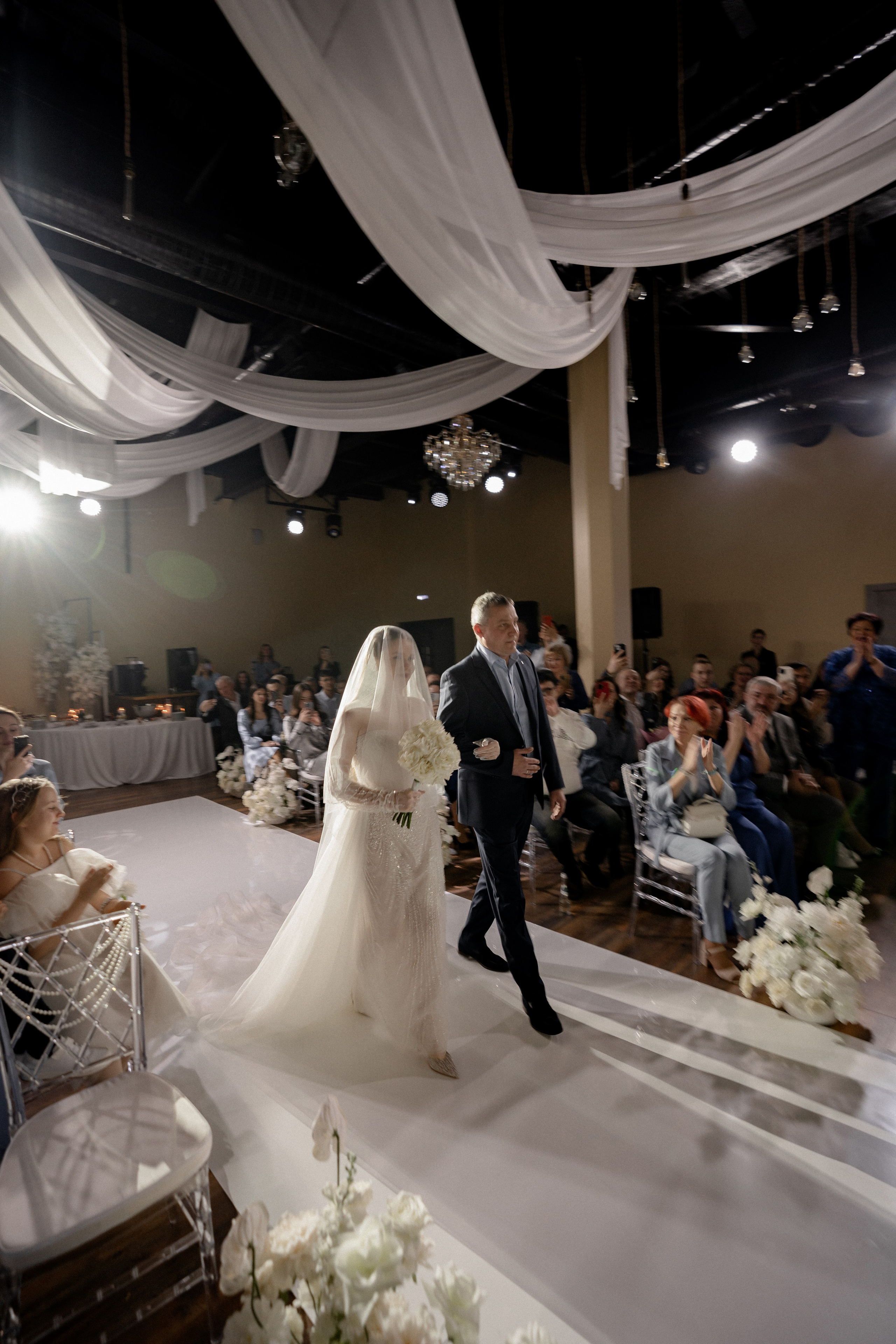 СВАДЕБНАЯ СЬЕМКА СБОРОВ В ОТЕЛЕ И ВЫЕЗД НА ЦЕРЕМОНИЮ (СНЯТО В СИБИРЕ В НИЖНЕВАРТОВСКЕ). Профессиональный фотограф, Санкт-Петербург — Виктория Богомолова