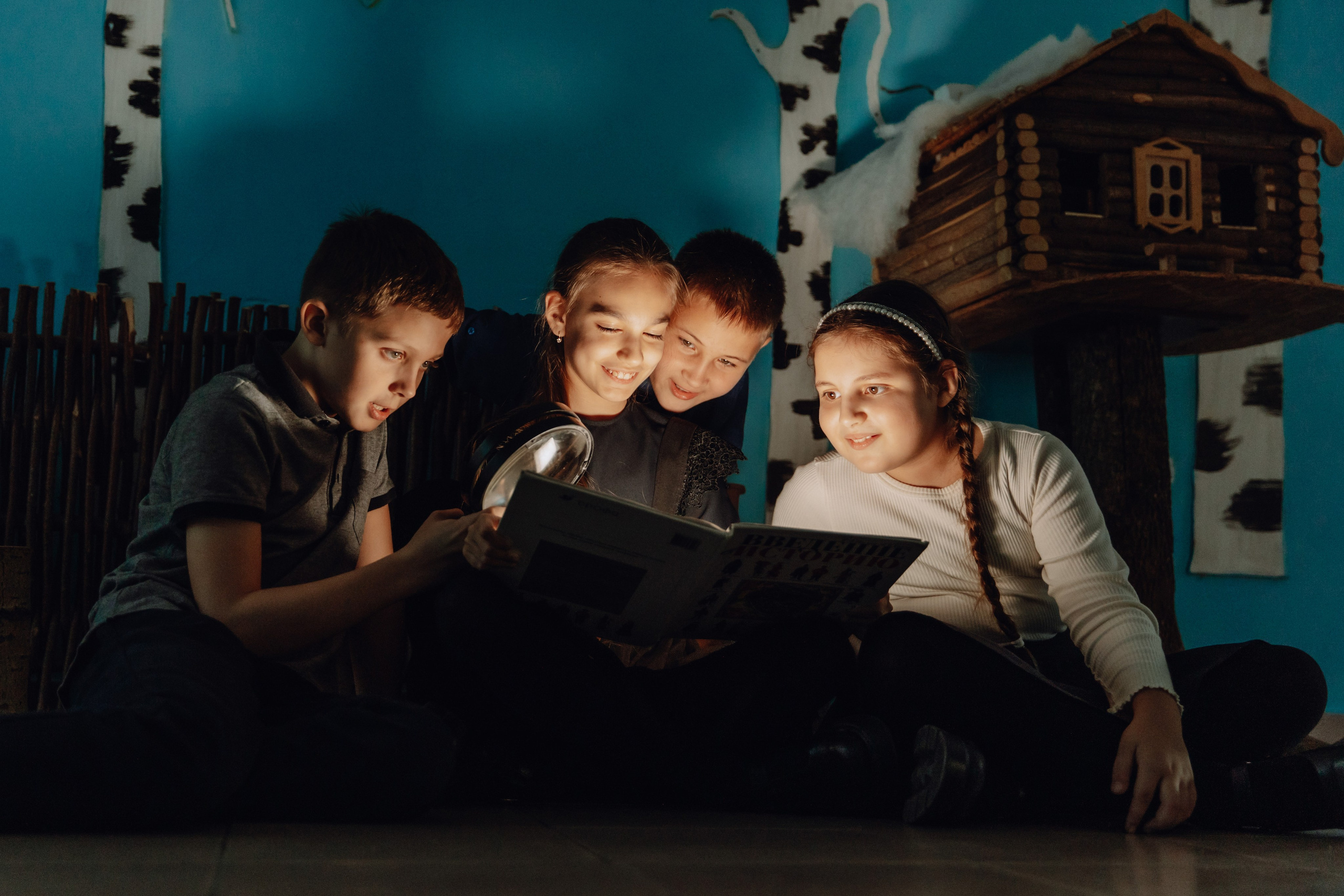 Школьные альбомы в Чернянке. Фотограф Максим Никонов