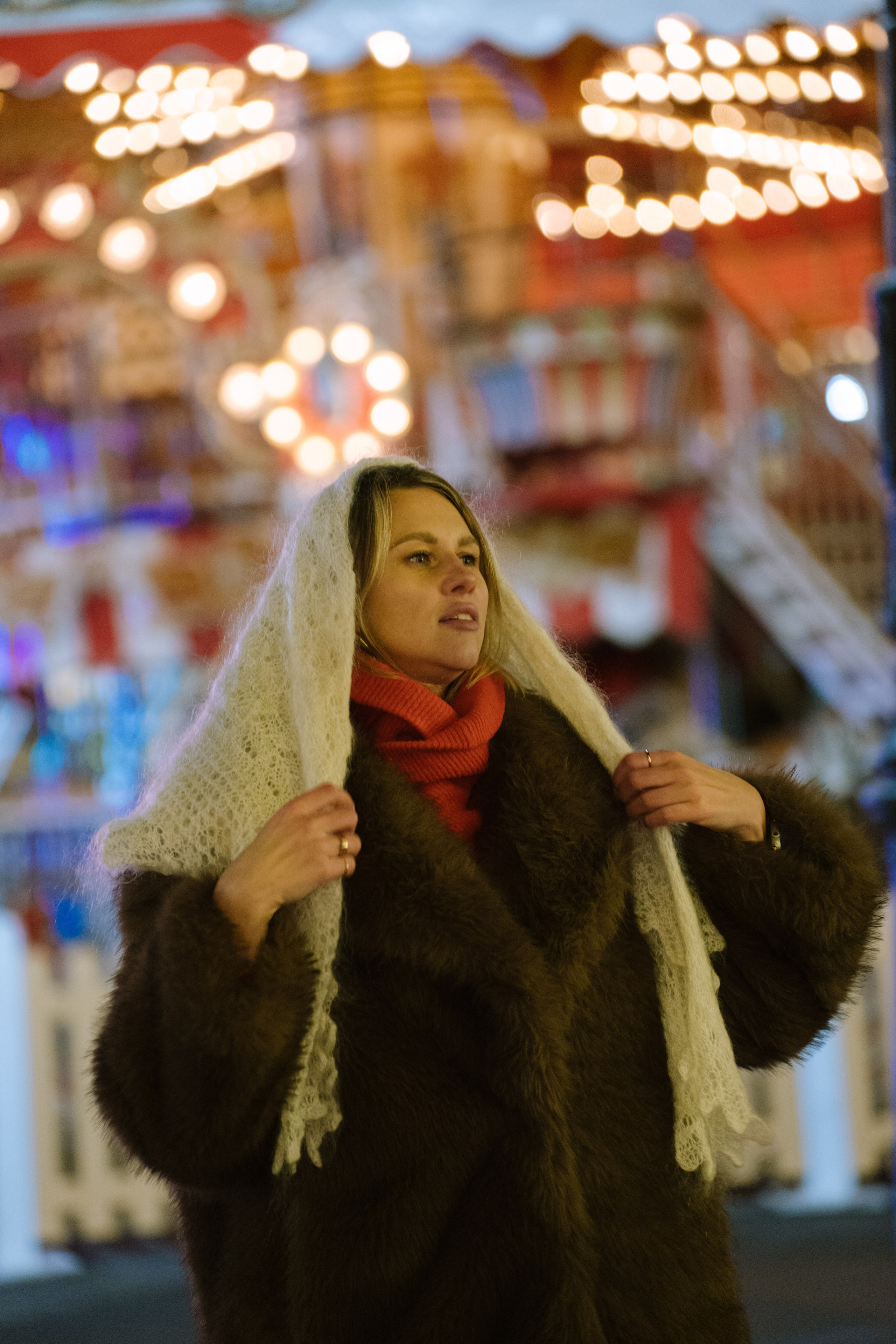 ПРОГУЛКА НА МАНЕЖНОЙ ПЛОЩАДИ ДЛЯ ДЕВУШКИ ПЕРЕД НОВЫМ ГОДОМ (НОВОГОДНЯЯ ФОТОСЕССИИЯ НА МАНЕЖНОЙ ПЛОЩАДИ). Профессиональный фотограф, Санкт-Петербург — Виктория Богомолова