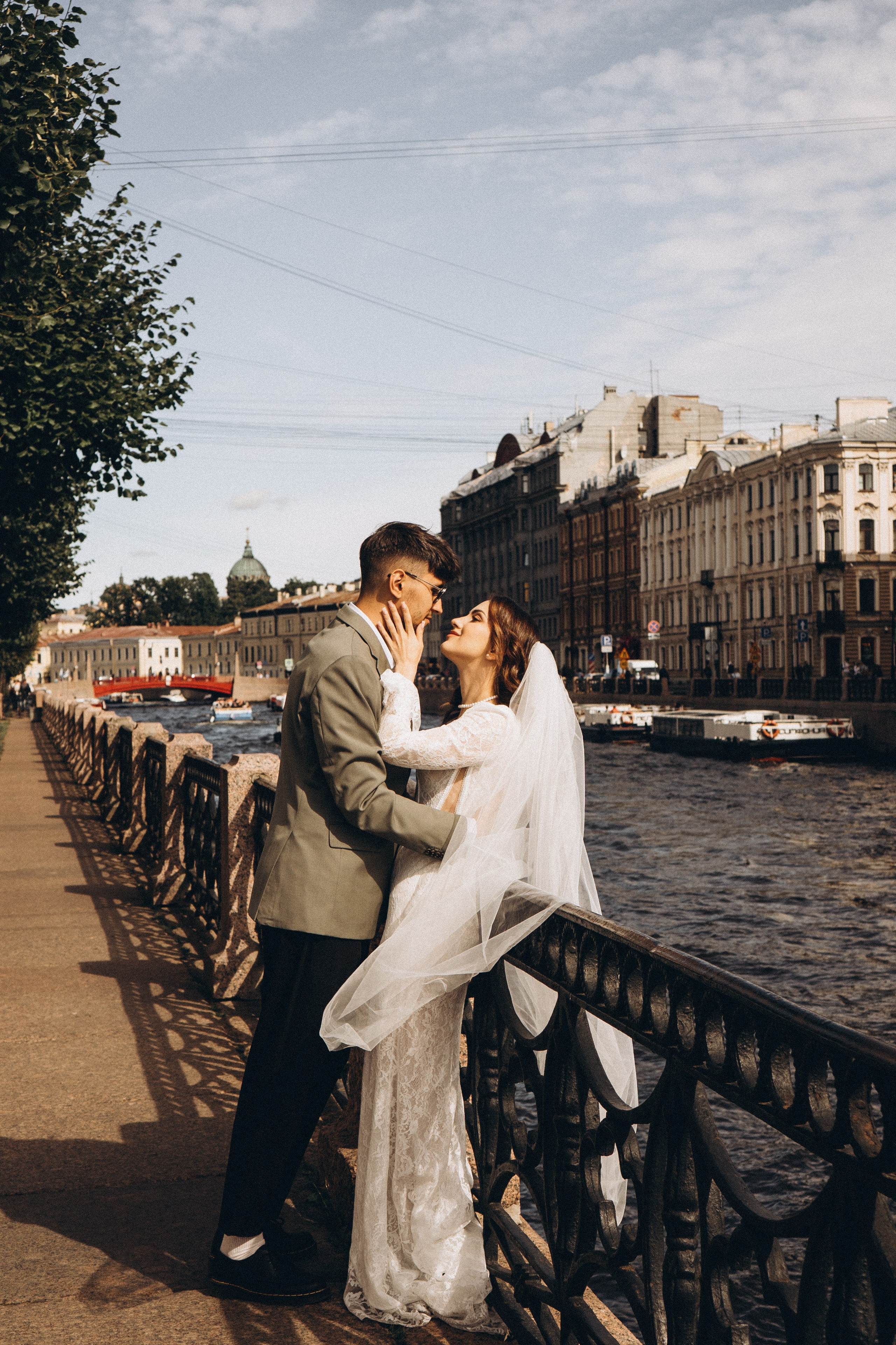 СВАДЕБНАЯ ПРОГУЛКА ВОЗЕ ИСАИКЕВСКОГО СОБОРА АСТОРИИ И ЗАКОНОДАЛЕТНОГО СОБРАНИЯ. Профессиональный фотограф, Санкт-Петербург — Виктория Богомолова