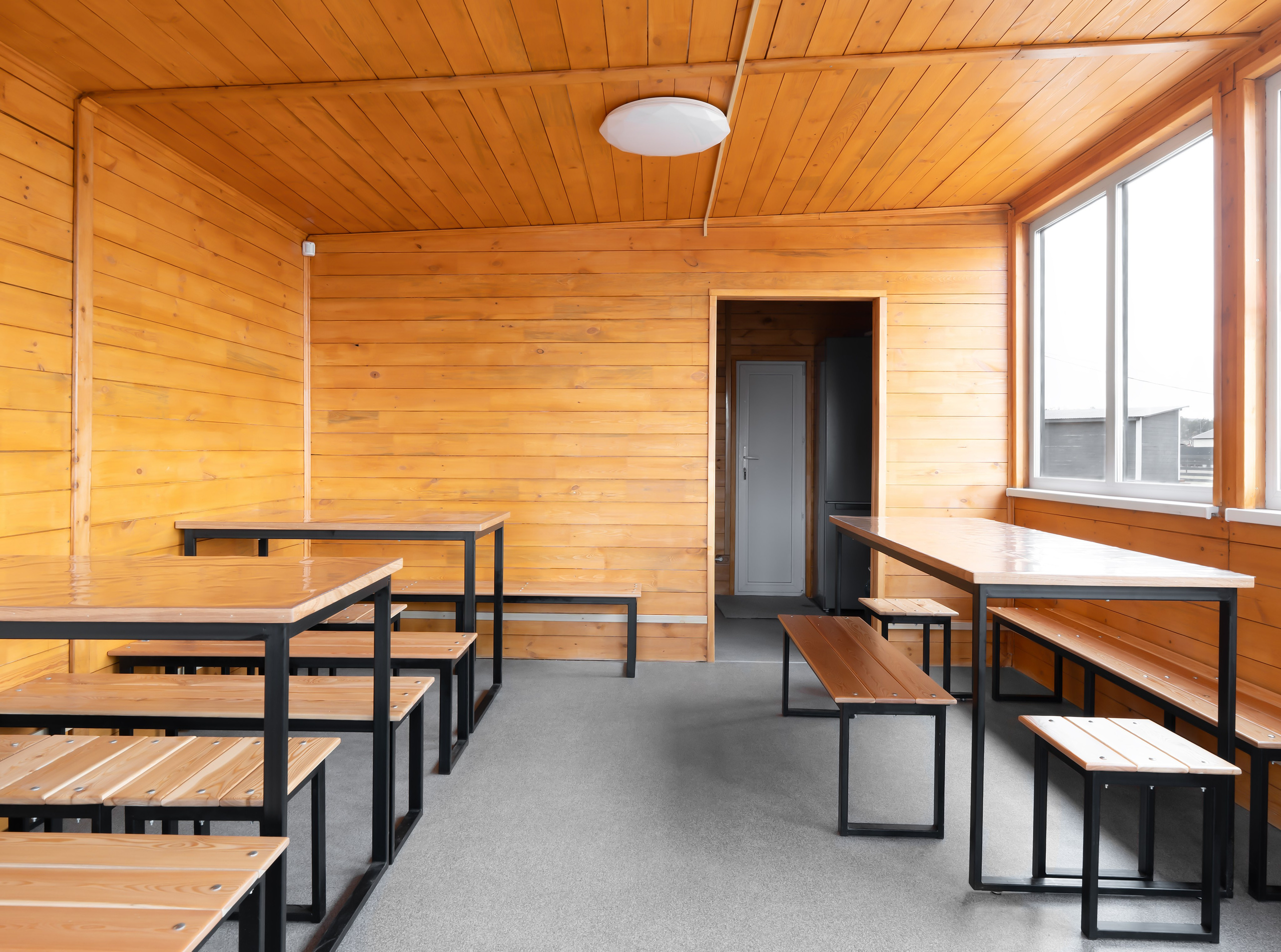 Фотосъемка бани, кухни-столовой для гостевого дома на острове Ольхон. Фотосъемка и видеосъемка недвижимости, интерьерная фотосъемка в г. Иркутске