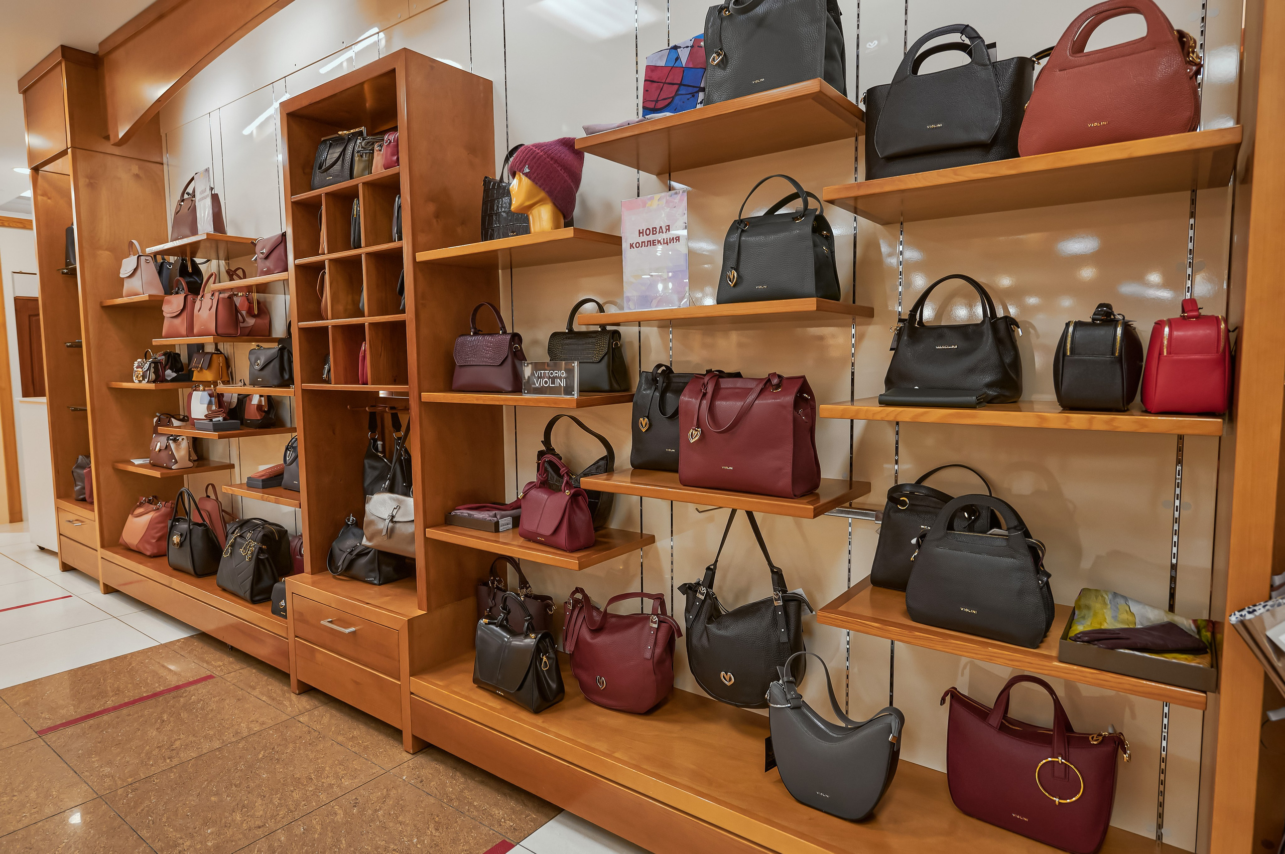 Портфолио по интерьерной и экстерьерной фотосъёмки: Мир Сумок — Правый берег. Фотограф Яковлев Роман — Красноярск