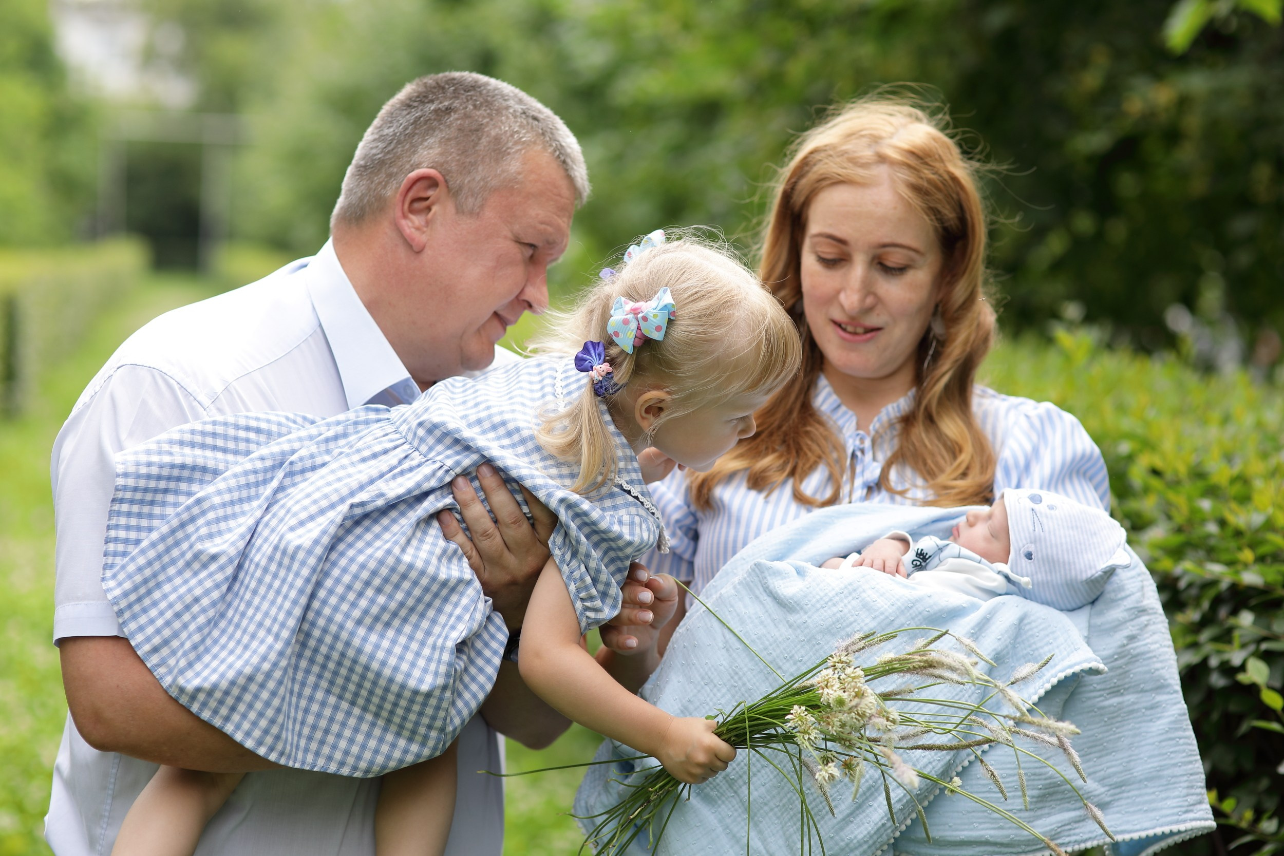 Выписка из роддома. Свадебный и семейный фотограф и видеограф в Екатеринбурге Полянские Тимур и Анастасия