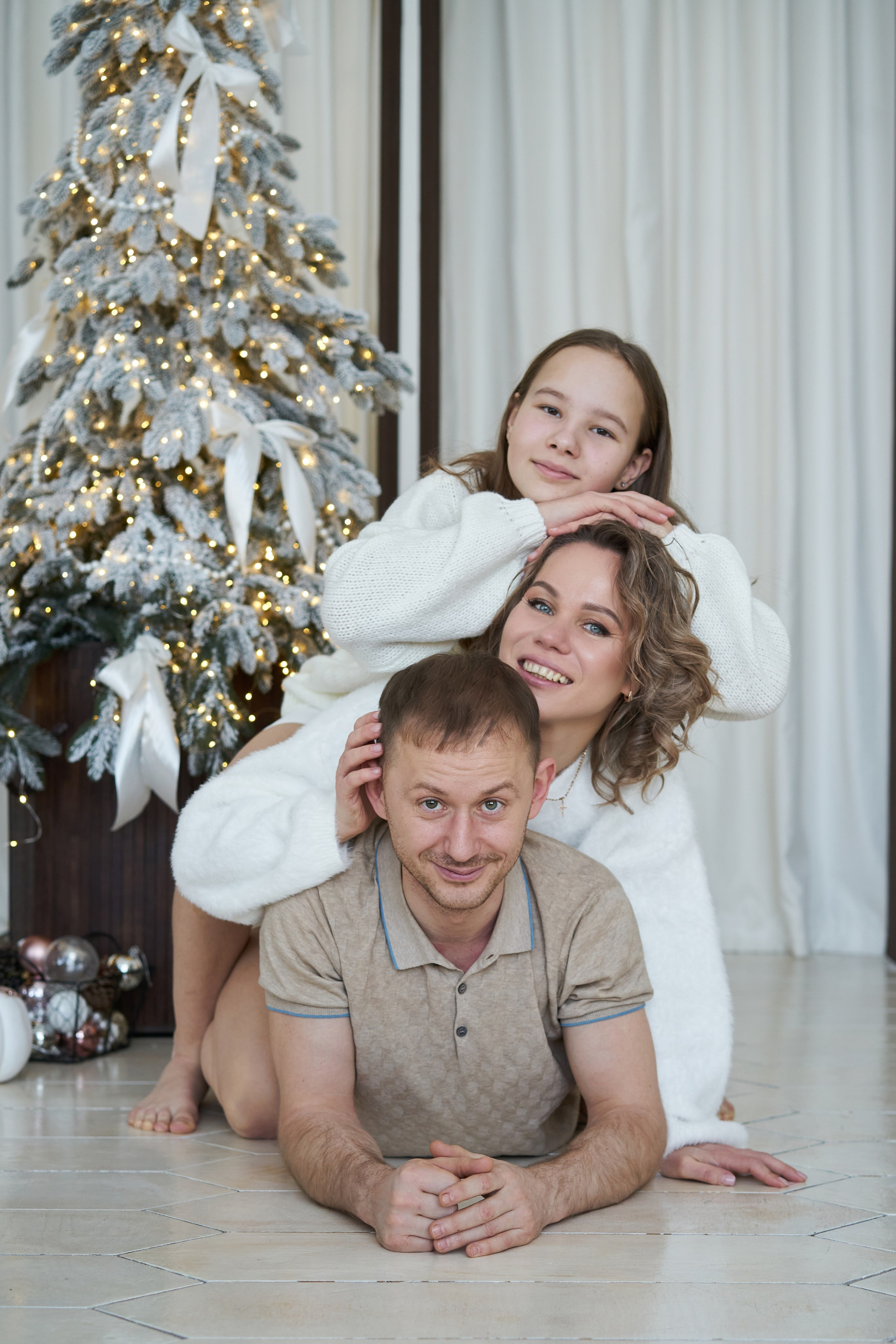 Семейная фотосессия в студии. Фотограф Екатеринбург Кокшарова Александра