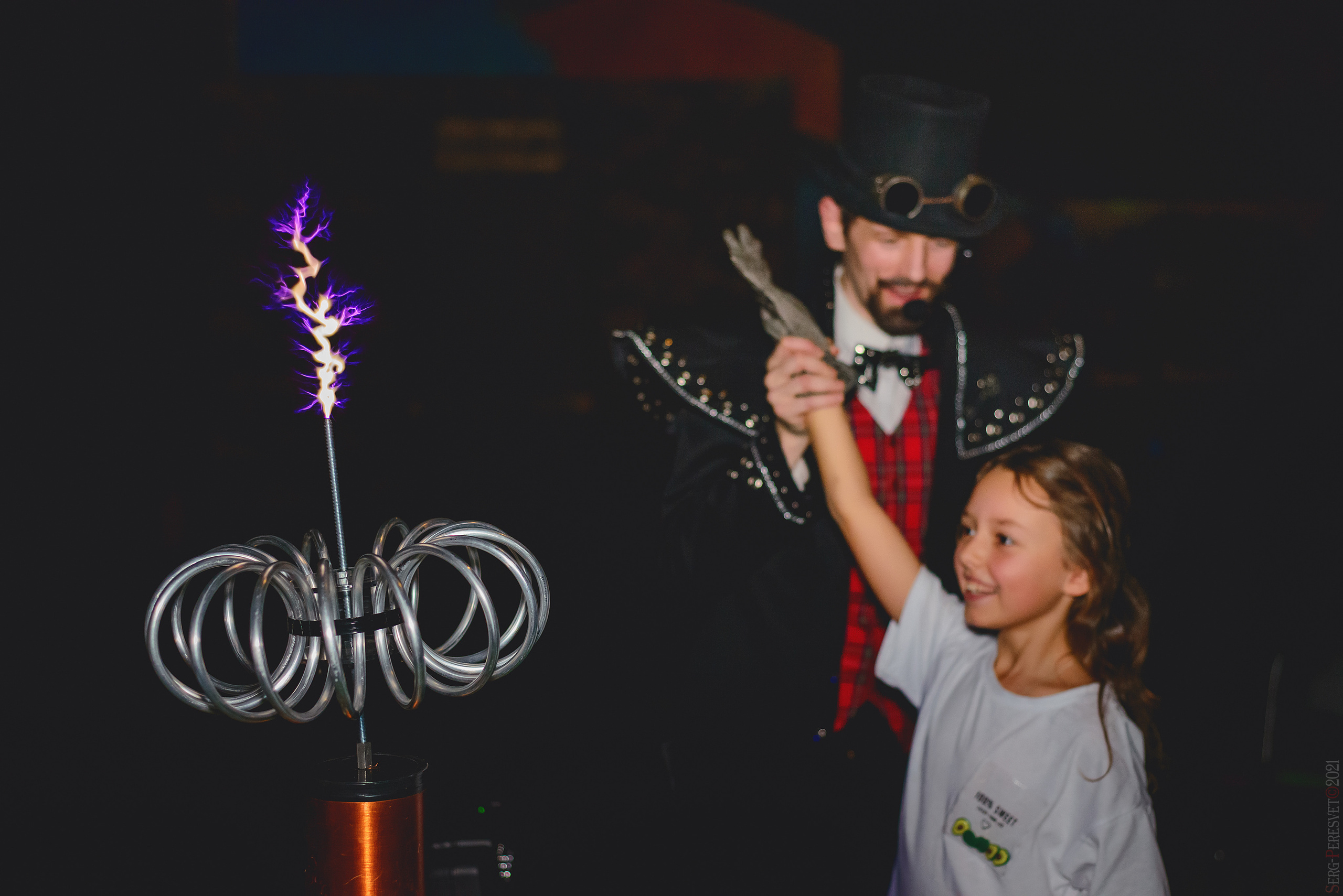 заказать тесла шоу, семейная фотосессия в студии с детьми, тесла детское шоу, тесла шоу, тесла шоу в саду, тесла шоу для детей, тесла шоу Люберцы, тесла шоу Москва, тесла шоу на день рождения, тесла шоу на день рождения ребенка, тесла шоу на дом, тесла шоу цена, фотограф на день рождения, фотограф на детский день рождения, фотограф на детский праздник, фотограф на праздник, фотограф на праздник цена, фотосессия с ребенком