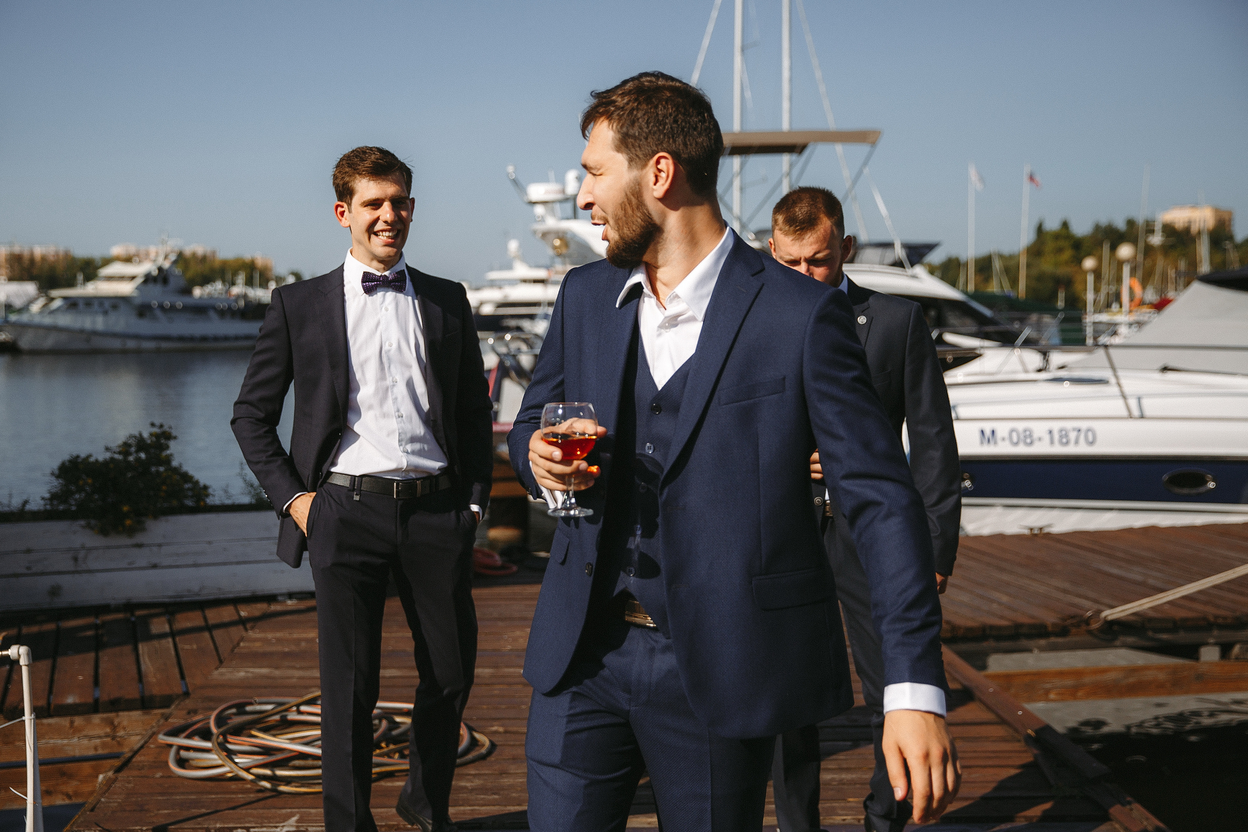 Как фотографировать, если у жениха фингал под глазом⁣ ⁣Навеяно опытом