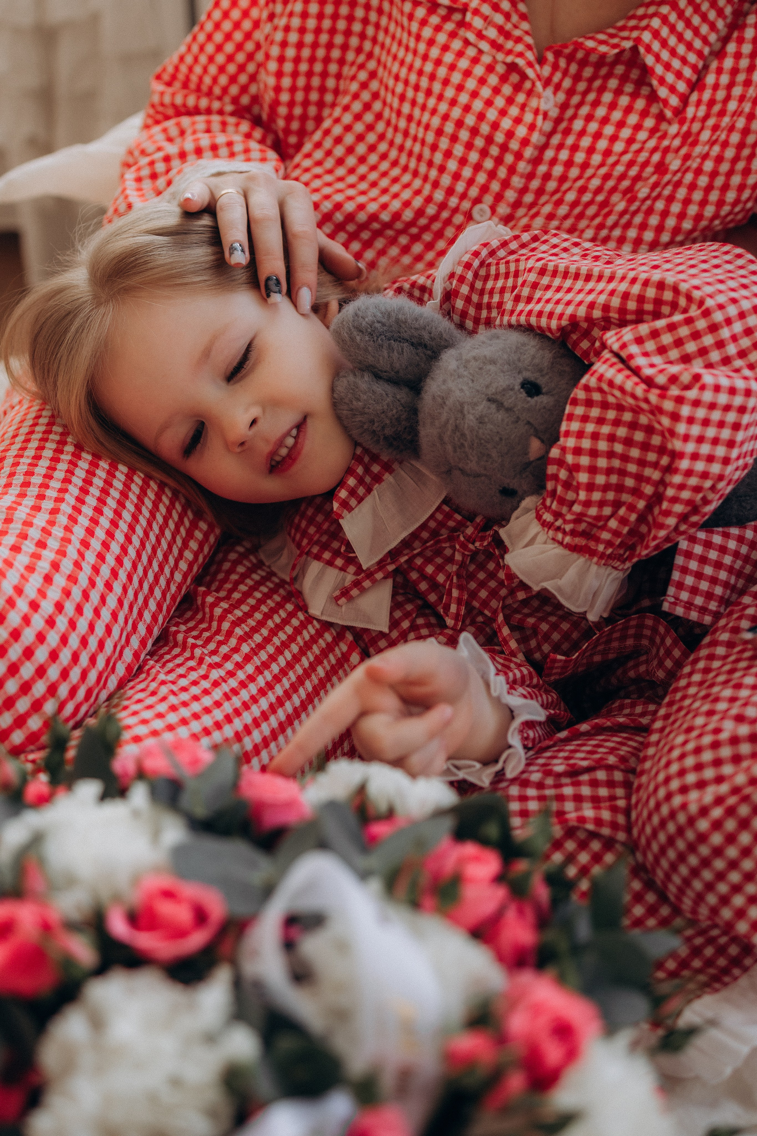 Та самая милая фотосессия мамы и доченьки в студии (февраль, 2026г), г. Обнинск (Калужская обл.). Надежда Стар семейный и церковный фотограф в Жукове и Калужской области